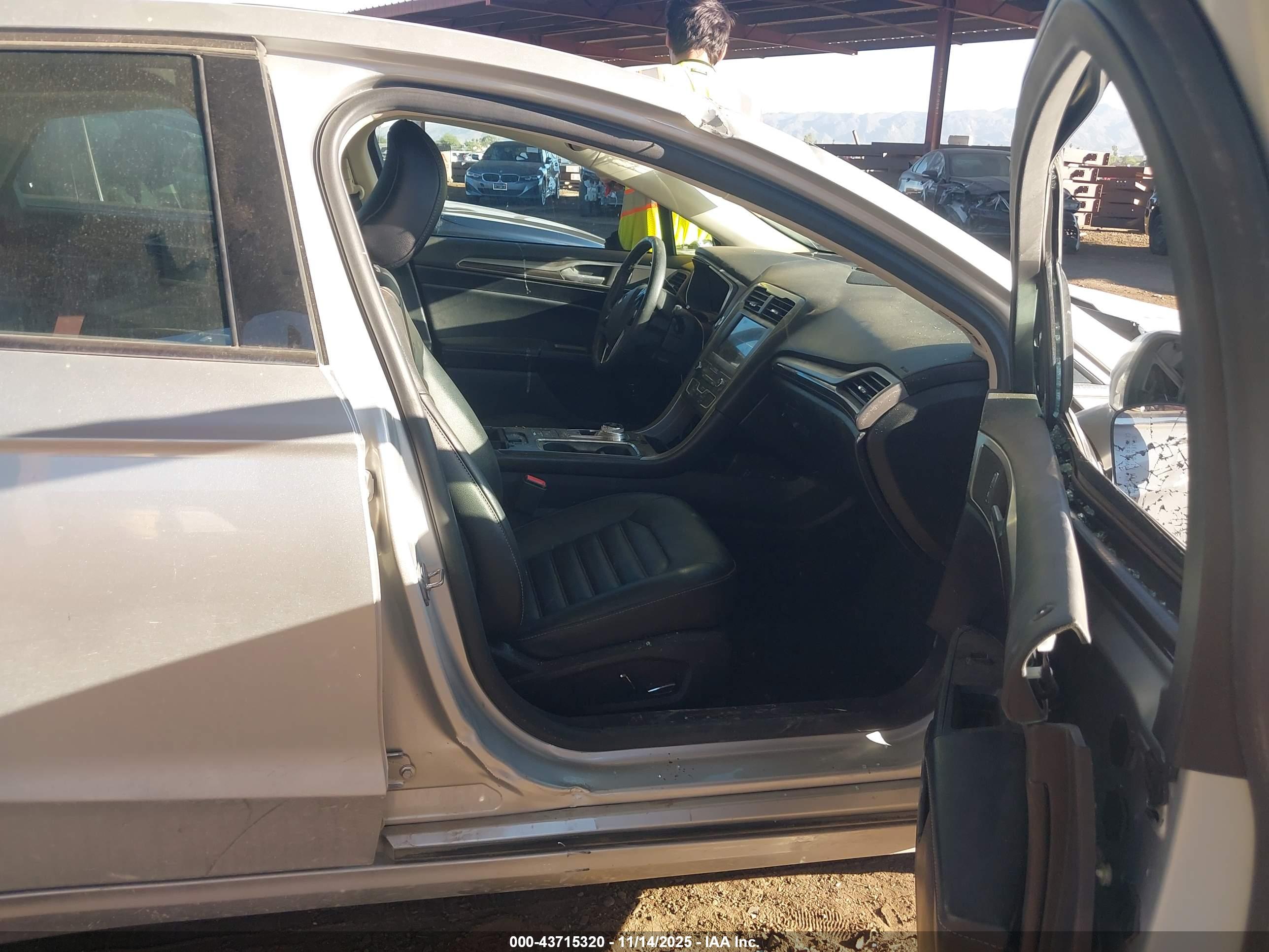 FORD FUSION image 5