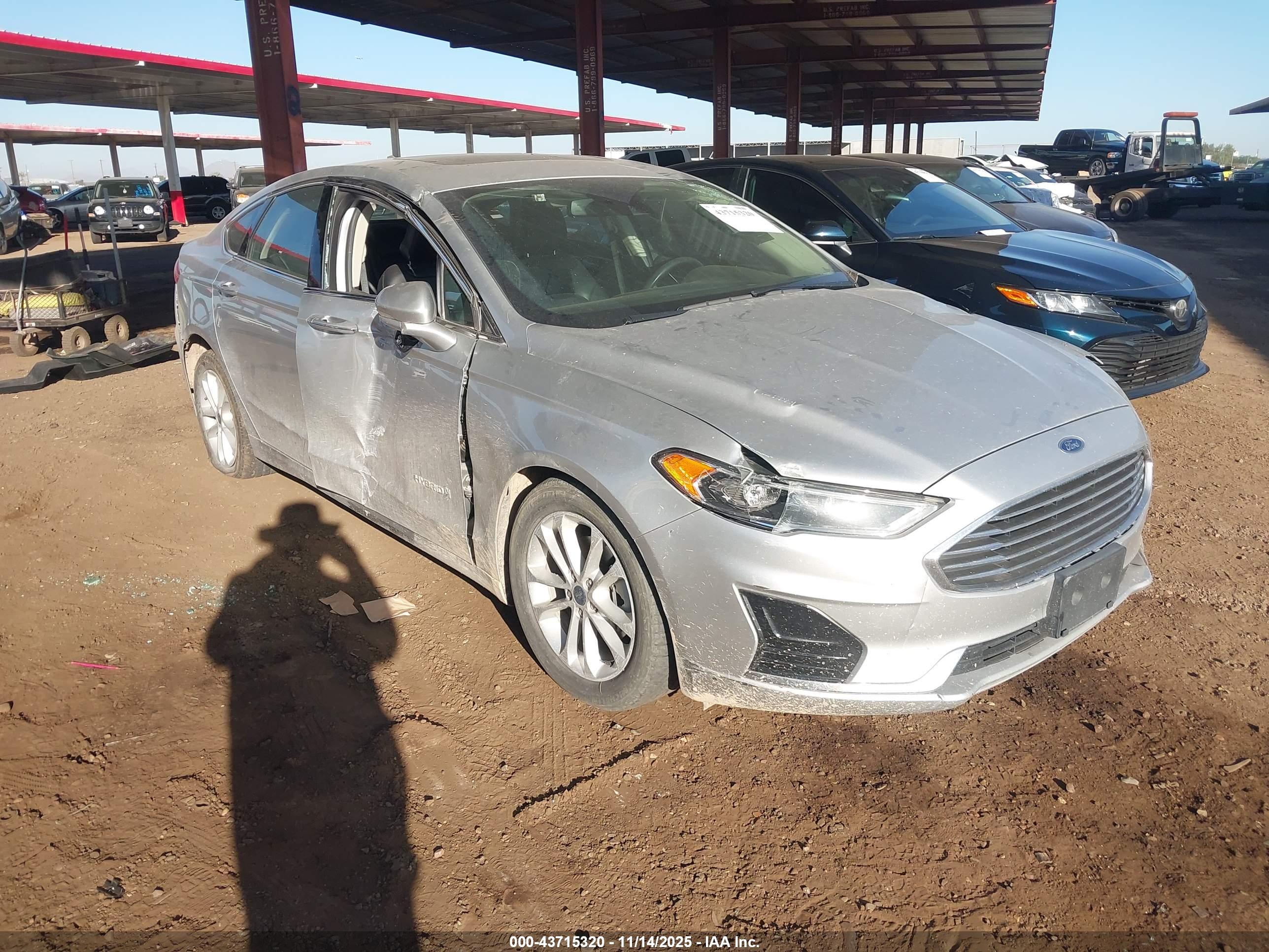 FORD FUSION image 6