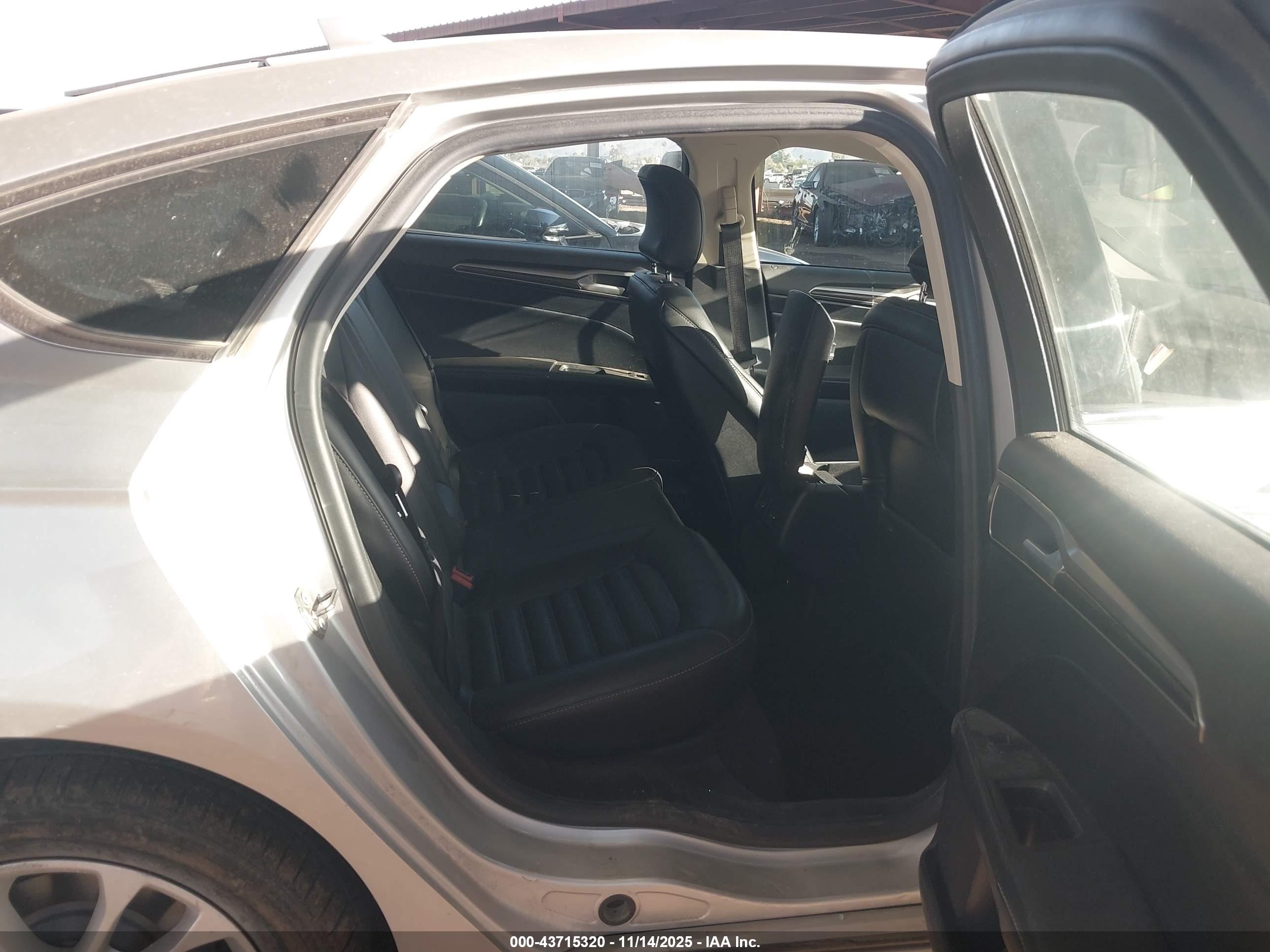 FORD FUSION image 8