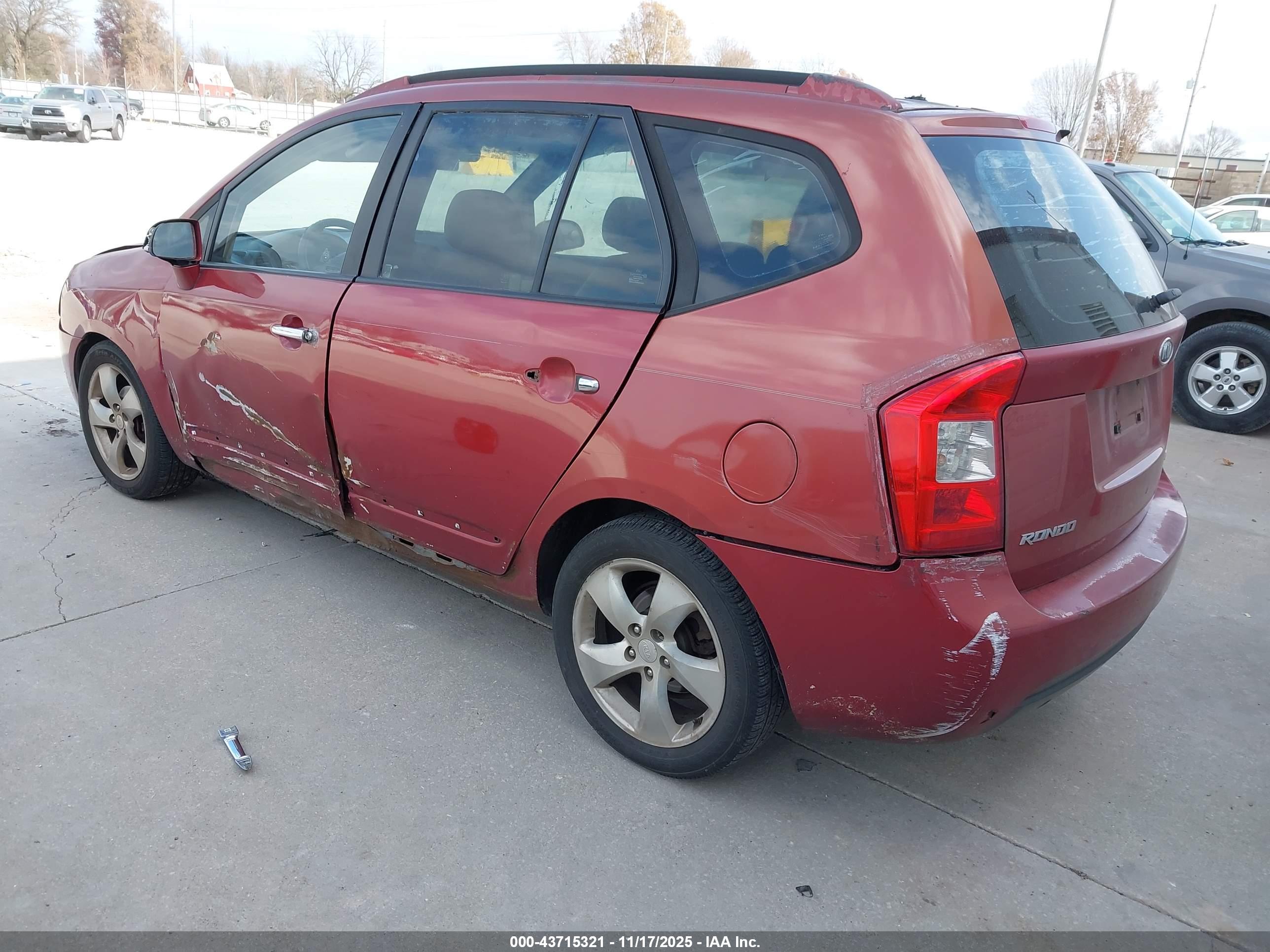 KIA RONDO image 3