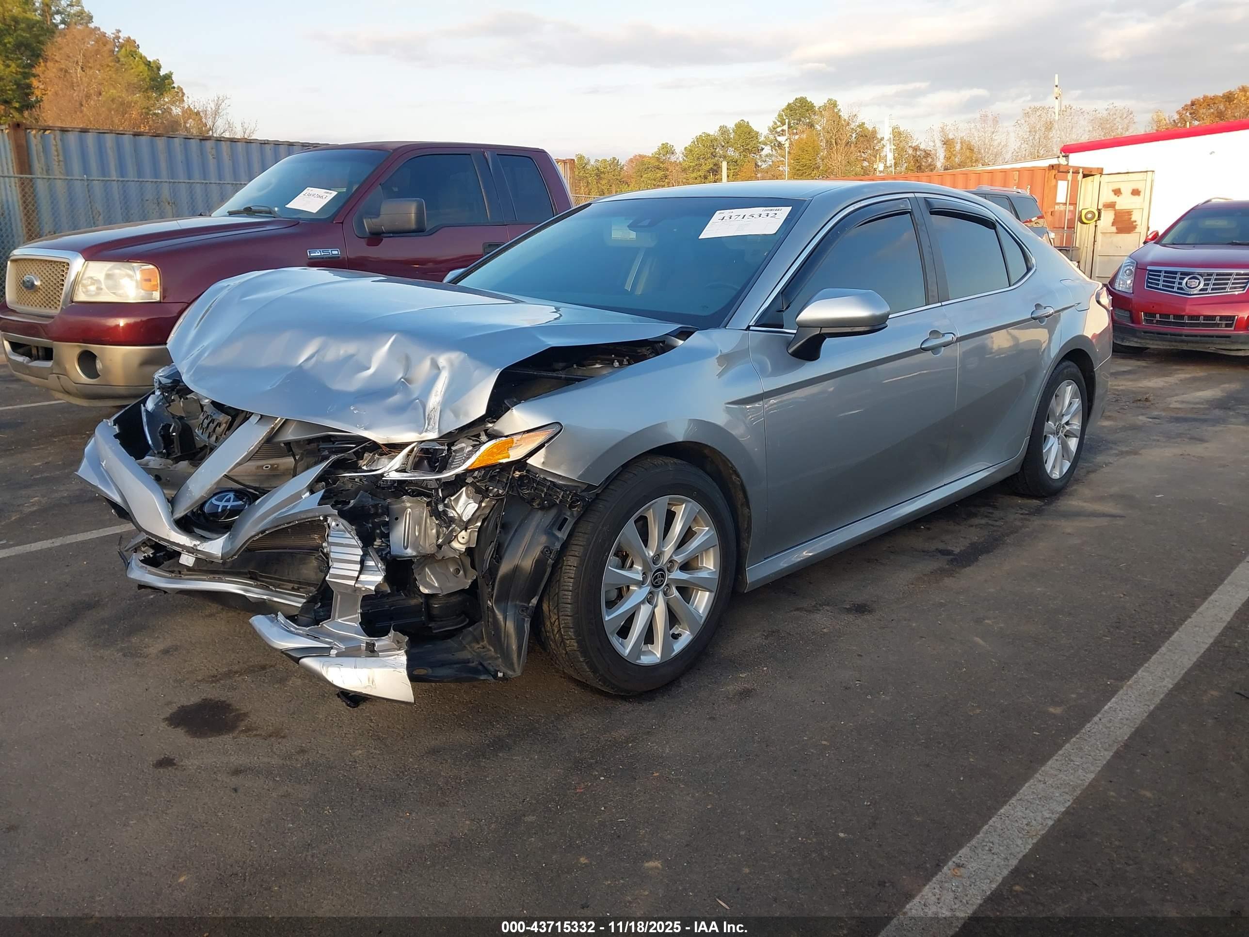 TOYOTA CAMRY image 2