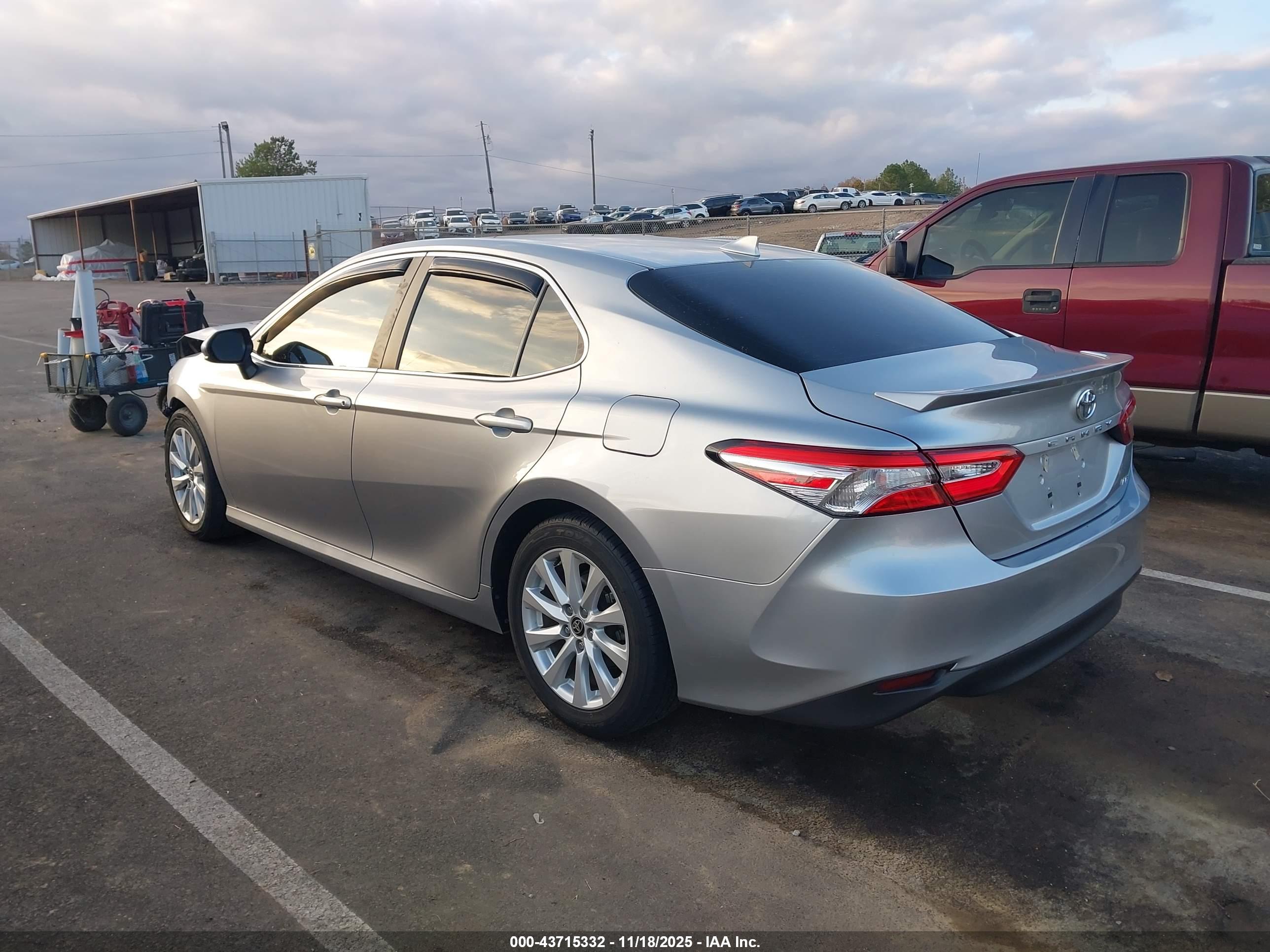 TOYOTA CAMRY image 3