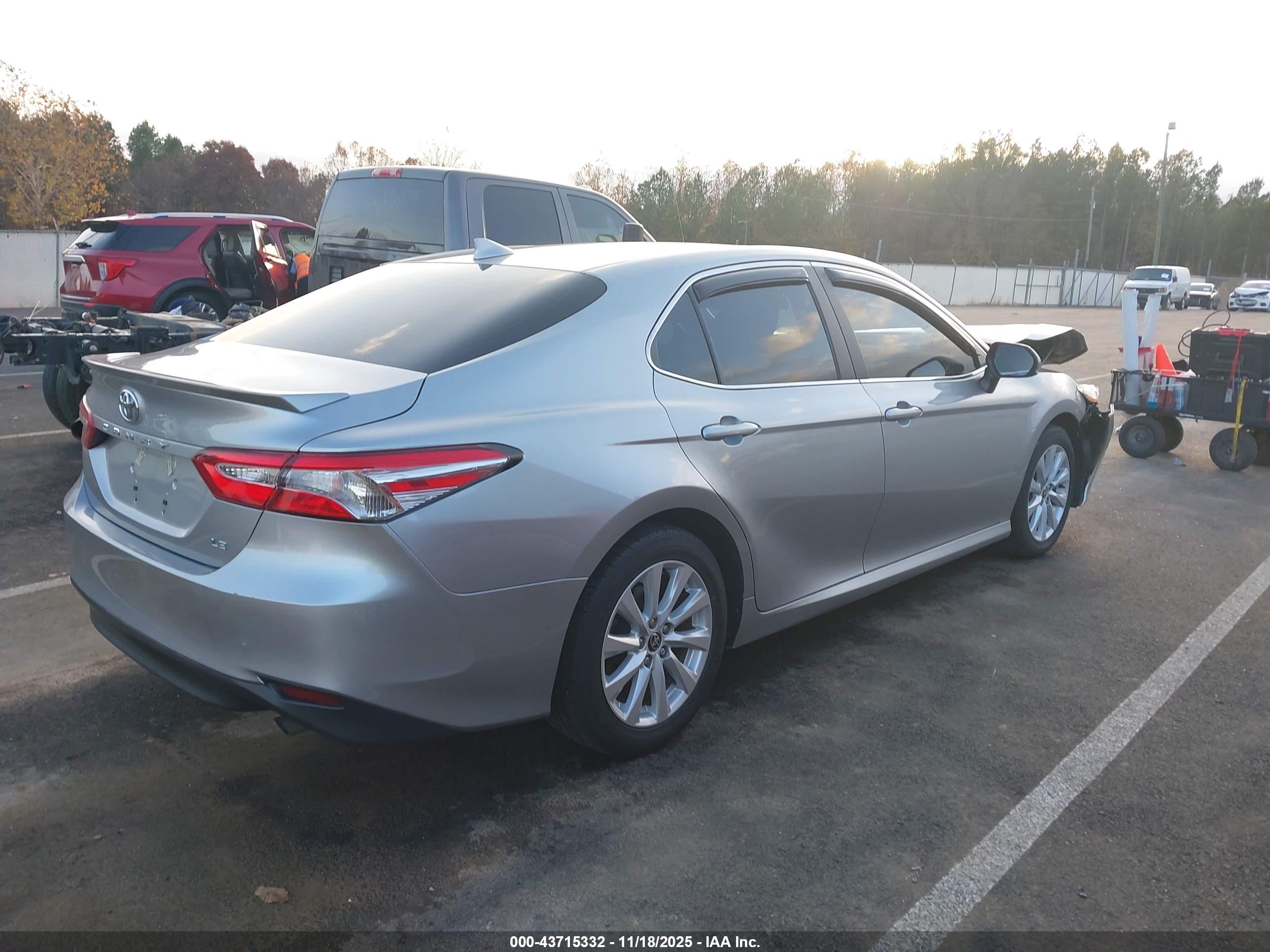 TOYOTA CAMRY image 4