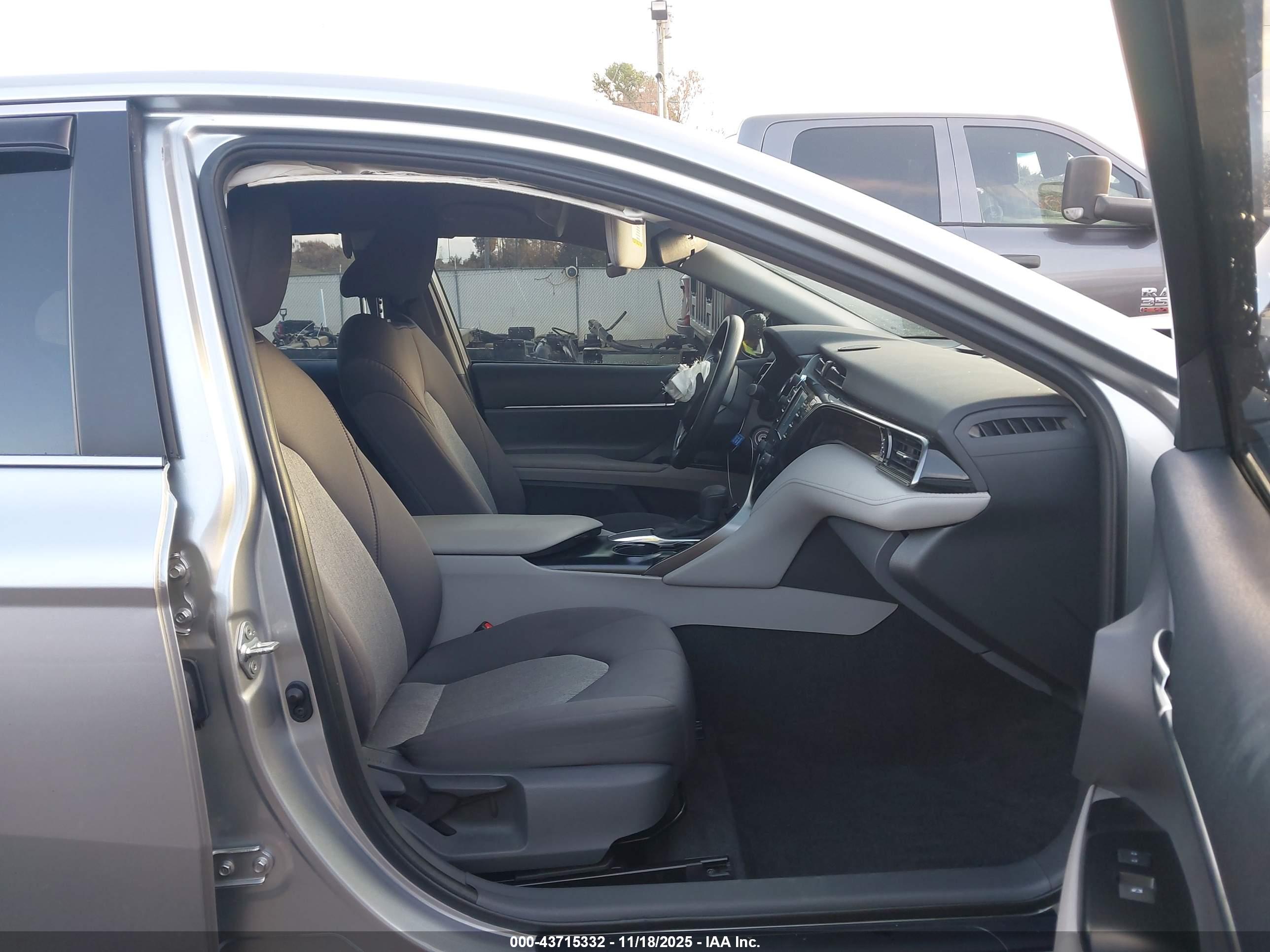 TOYOTA CAMRY image 5