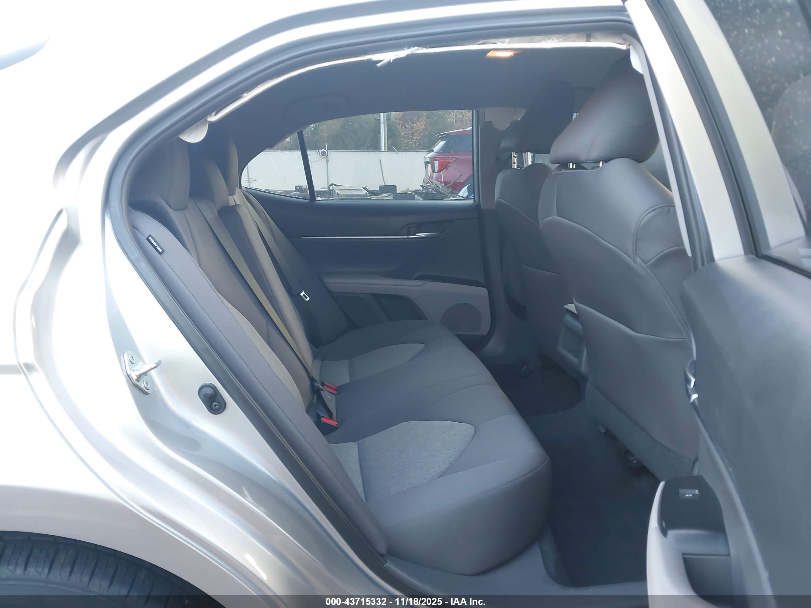 TOYOTA CAMRY image 8