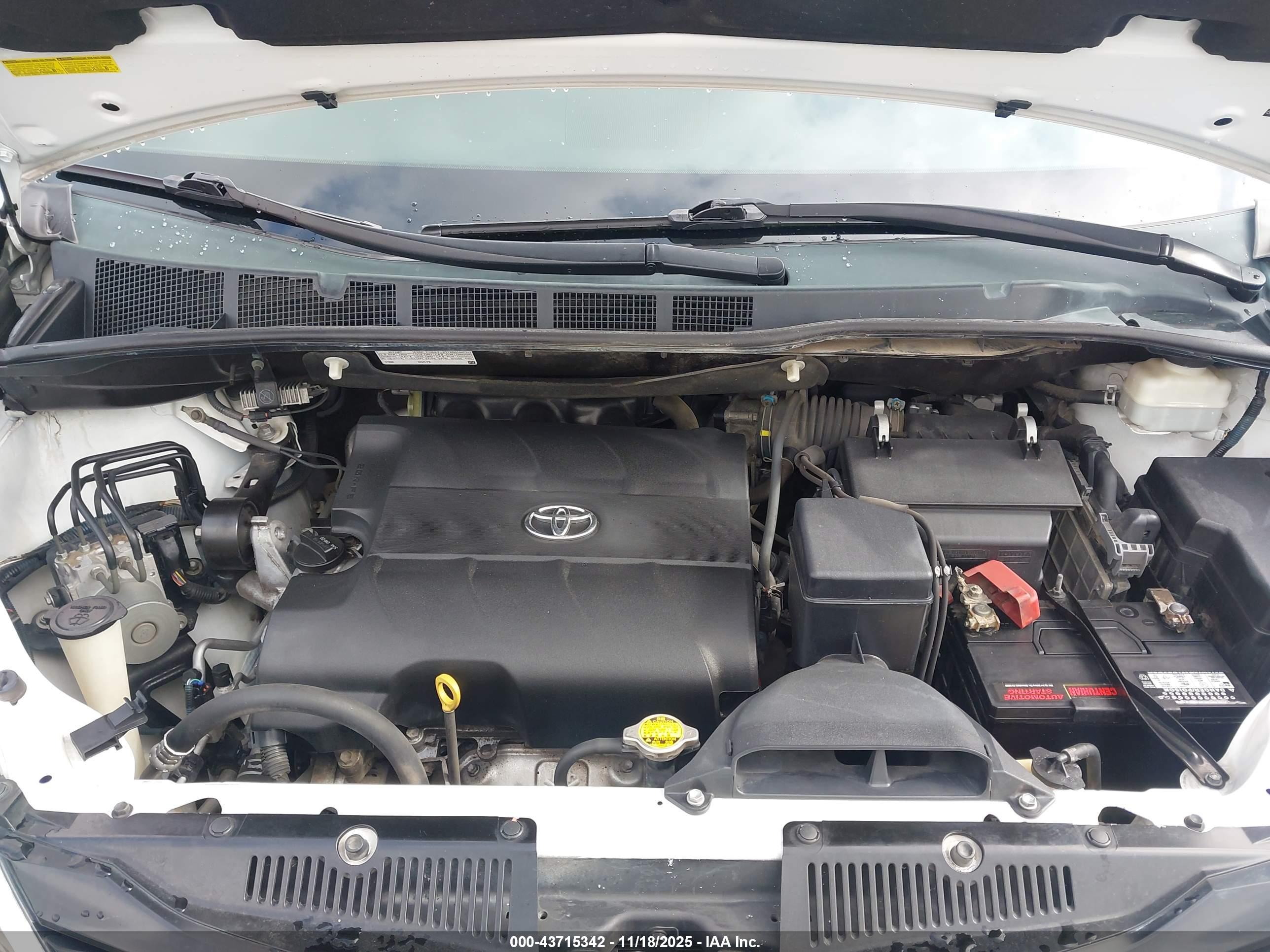 TOYOTA SIENNA image 10