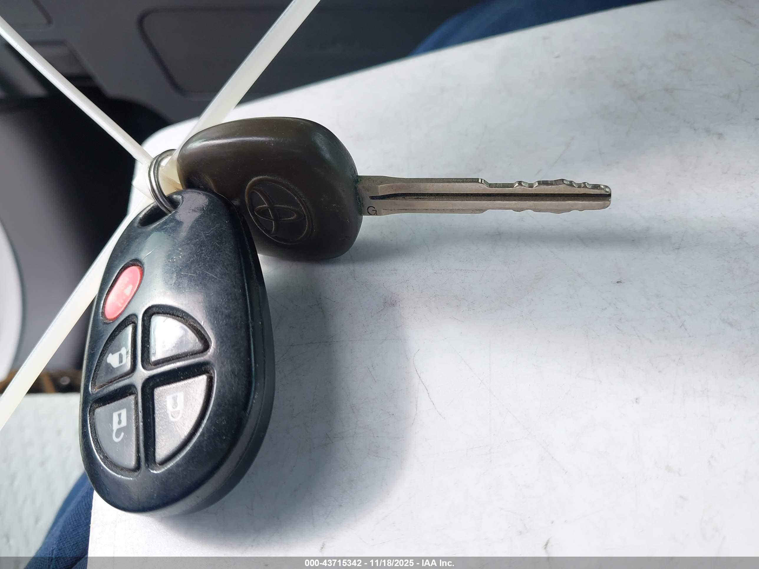 TOYOTA SIENNA image 11