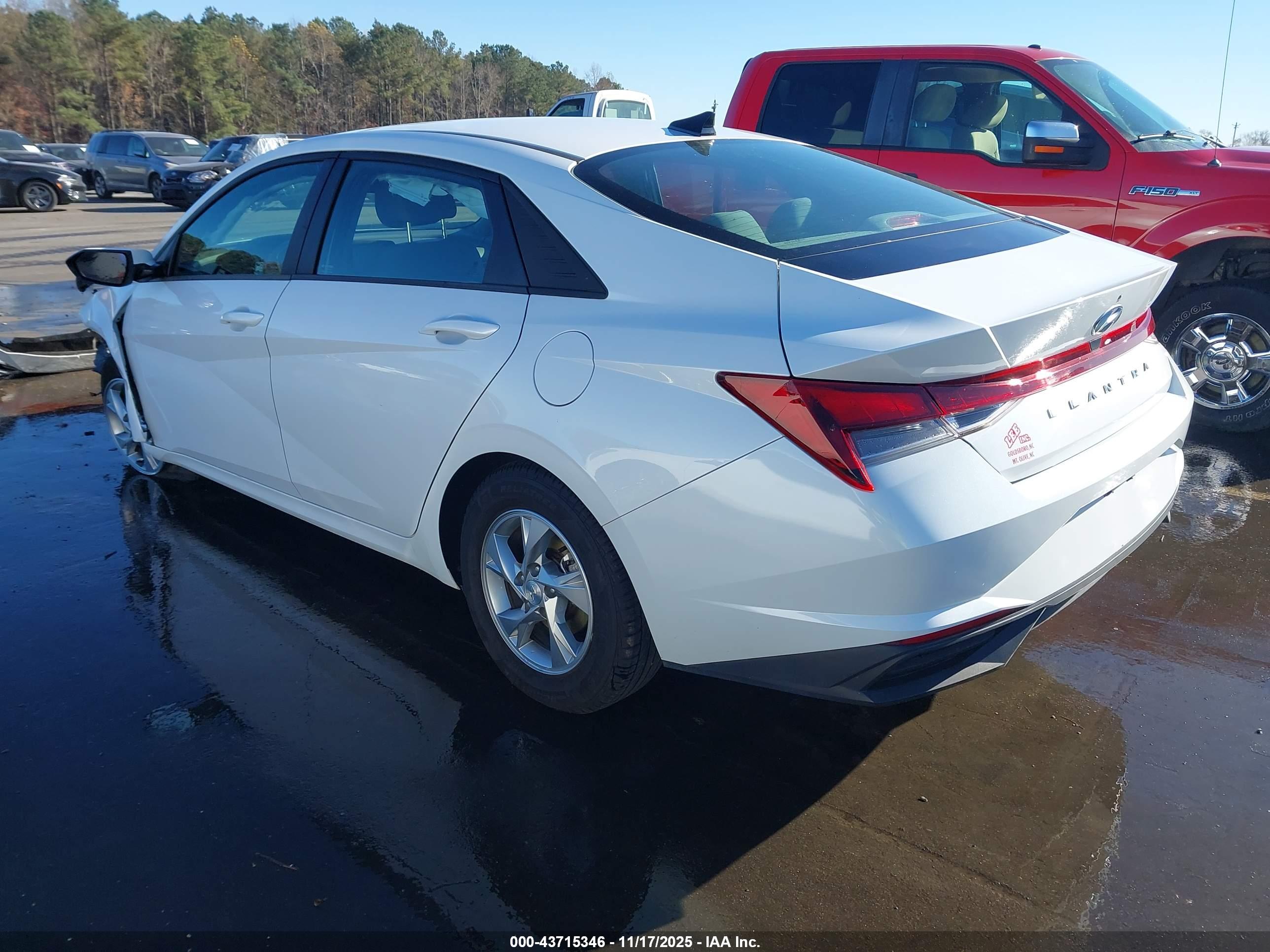 HYUNDAI ELANTRA image 3