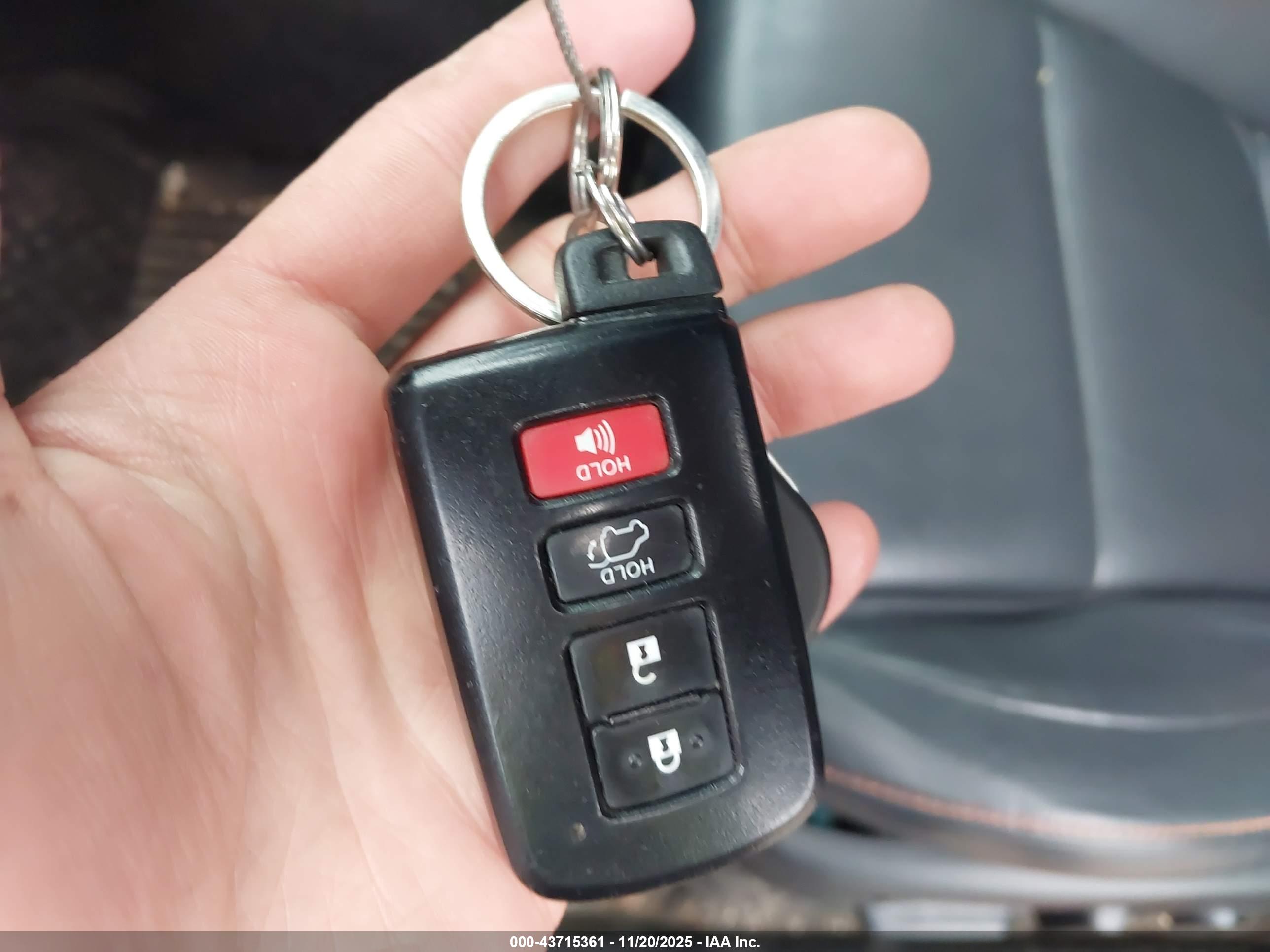 TOYOTA RAV4 image 11