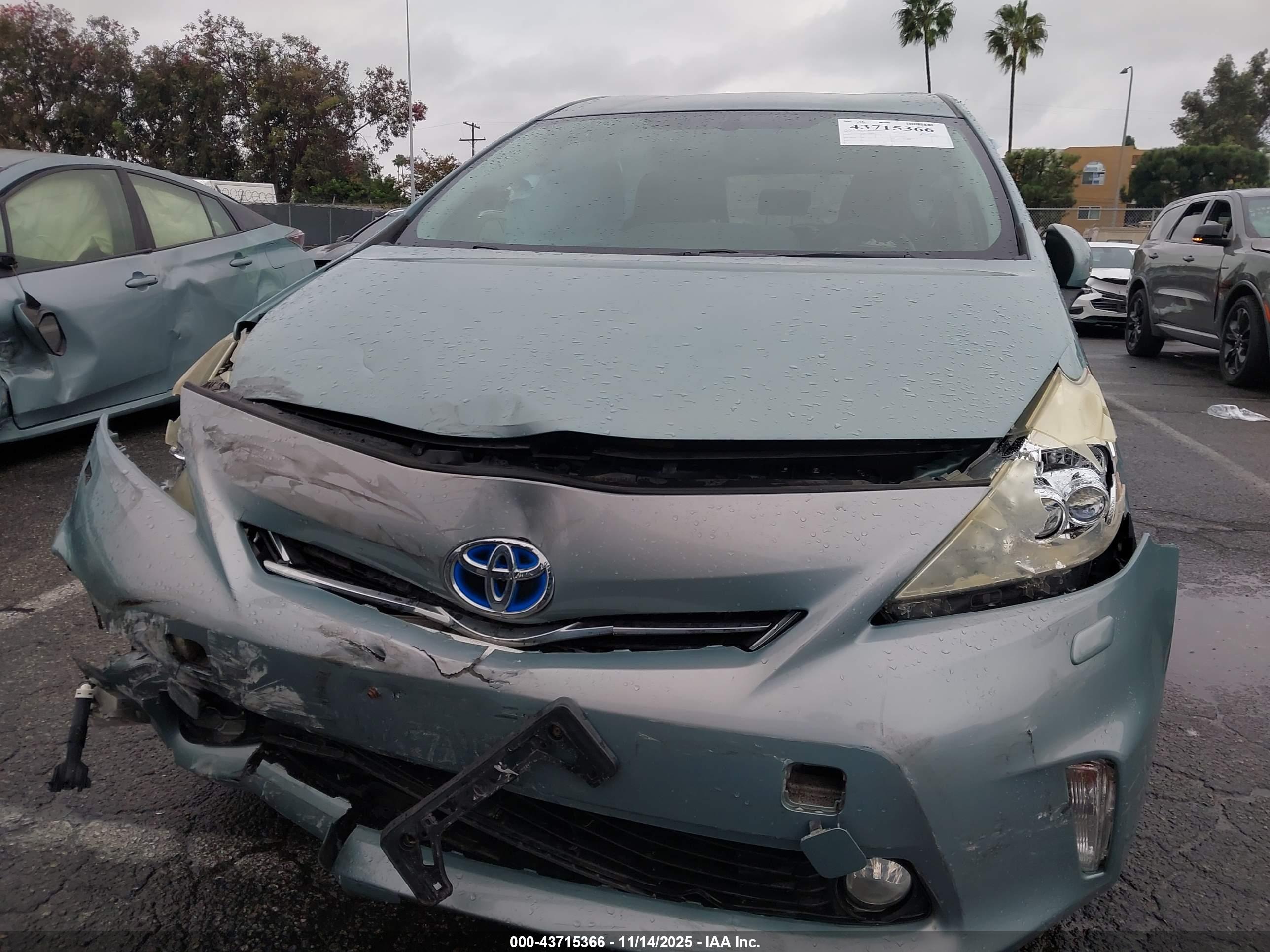TOYOTA PRIUS image 6