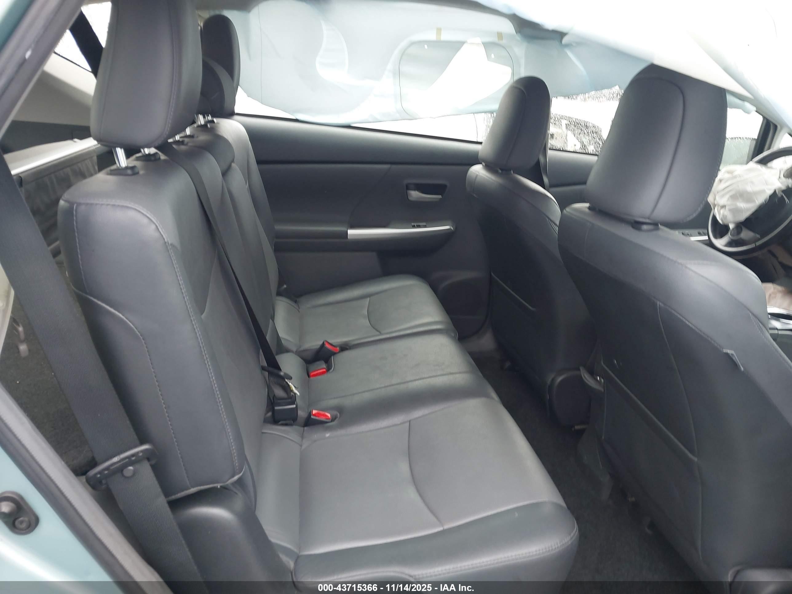 TOYOTA PRIUS image 8