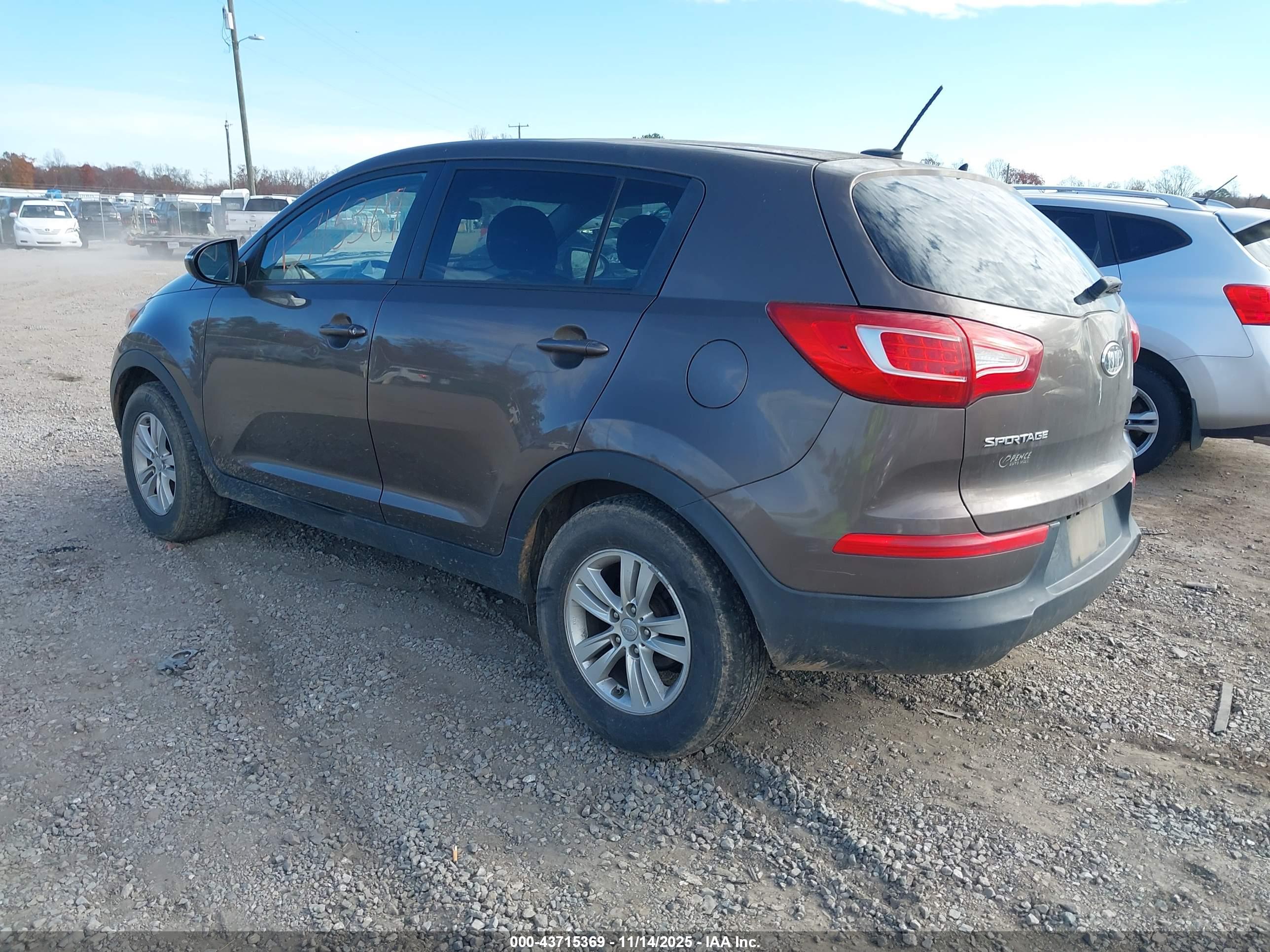KIA SPORTAGE image 3