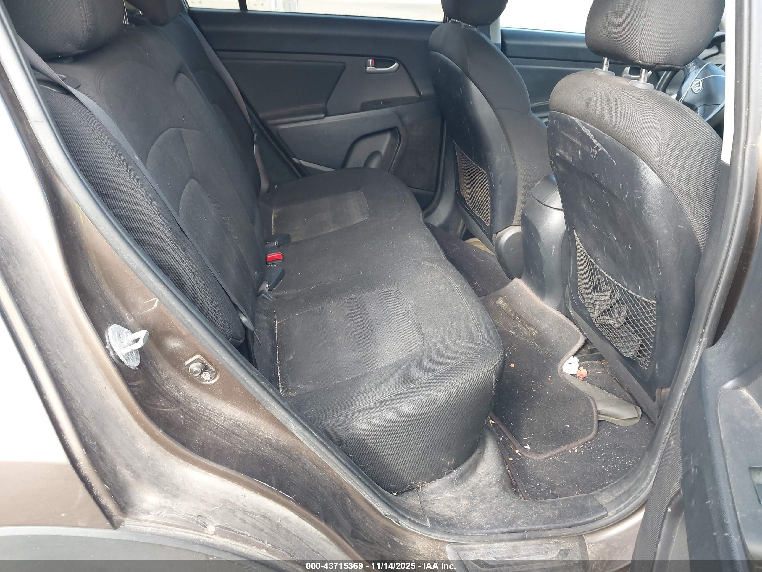 KIA SPORTAGE image 8
