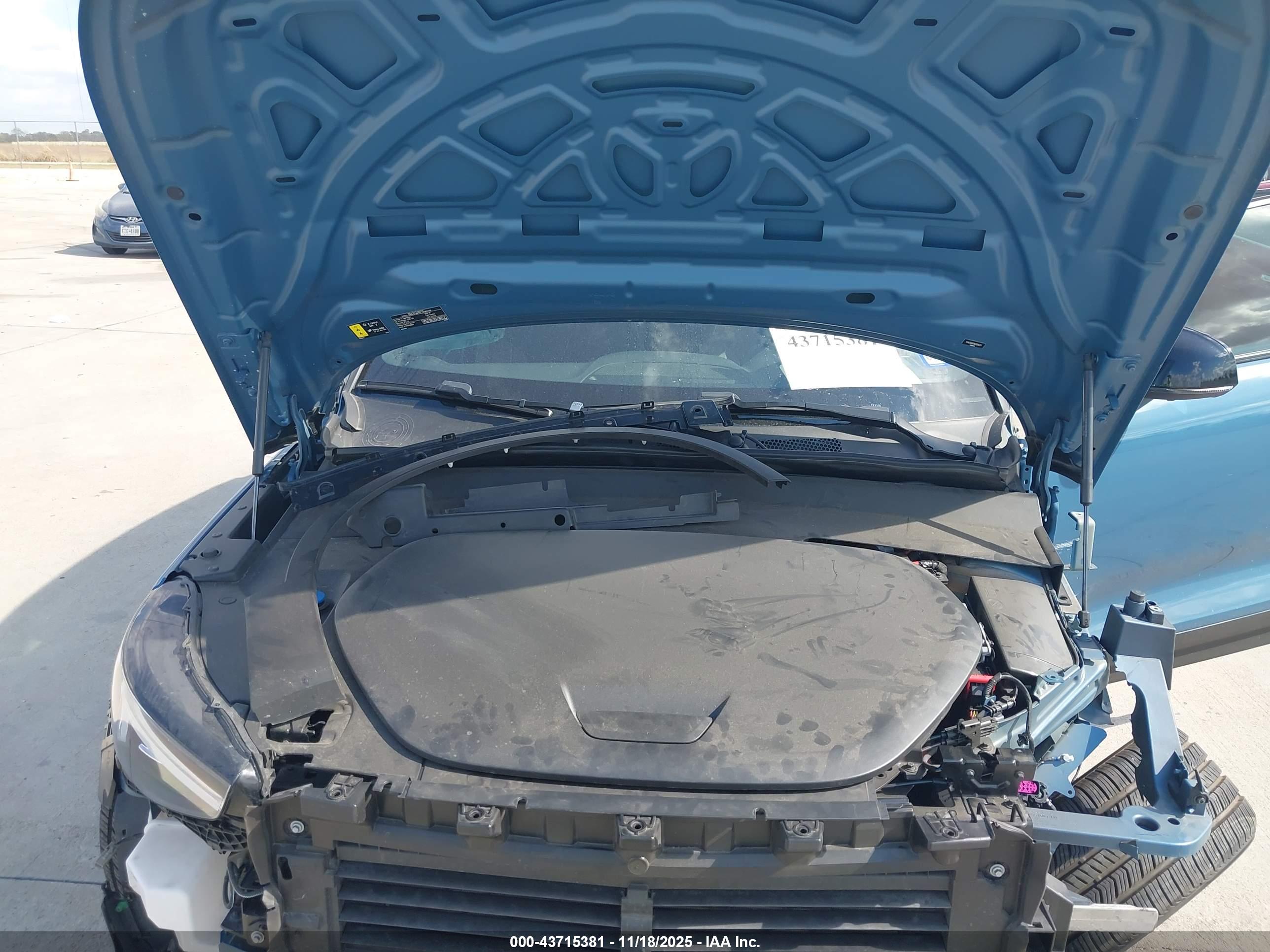 VOLVO C40 image 10