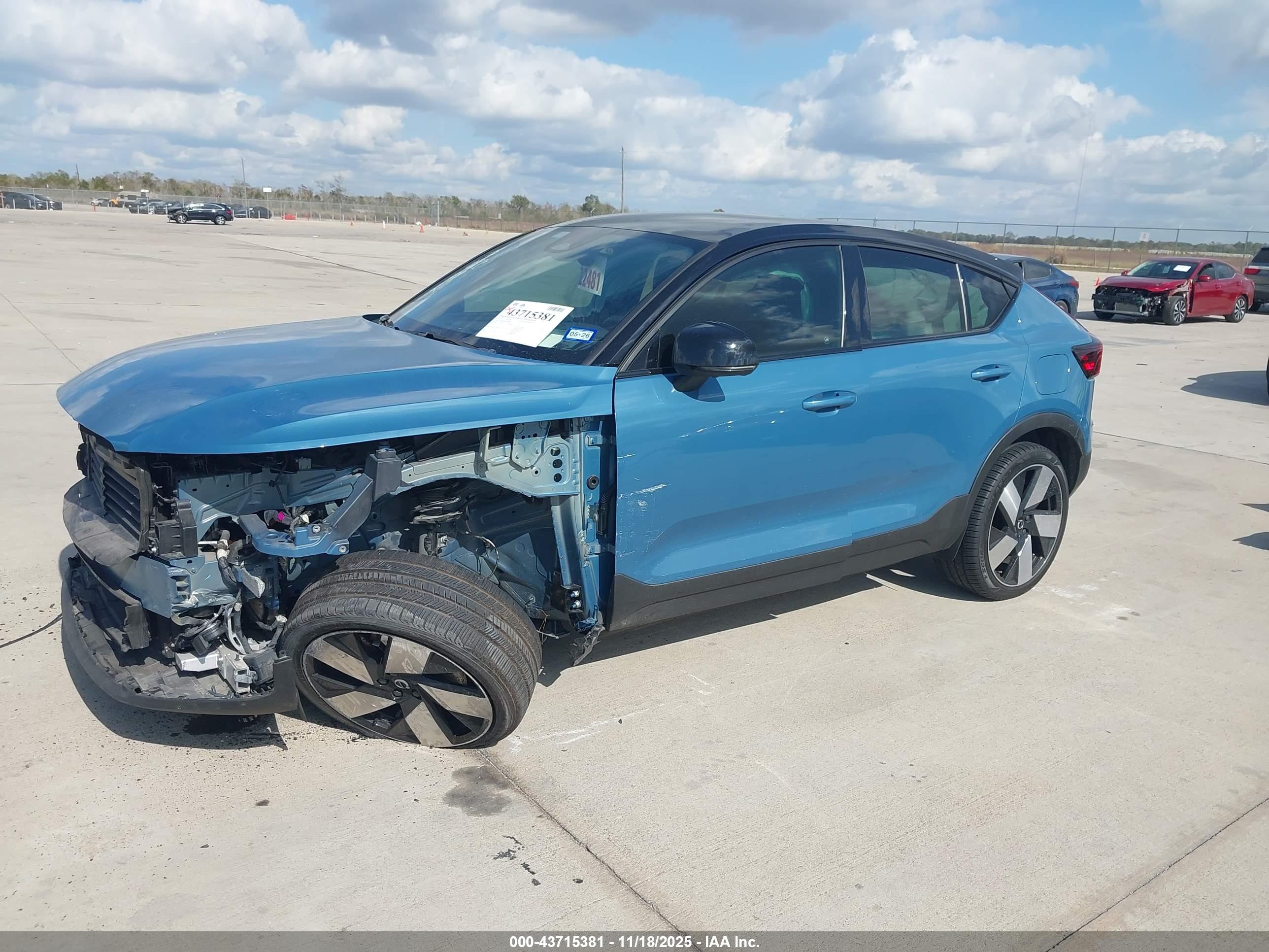 VOLVO C40 image 2