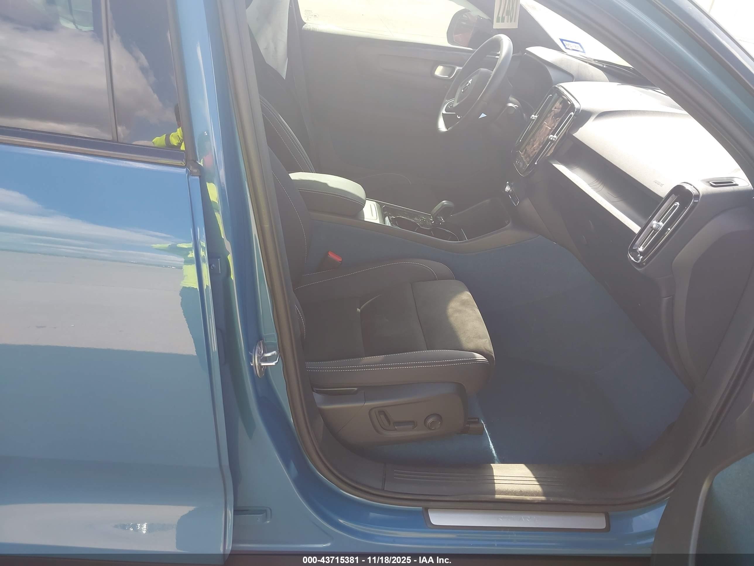 VOLVO C40 image 5