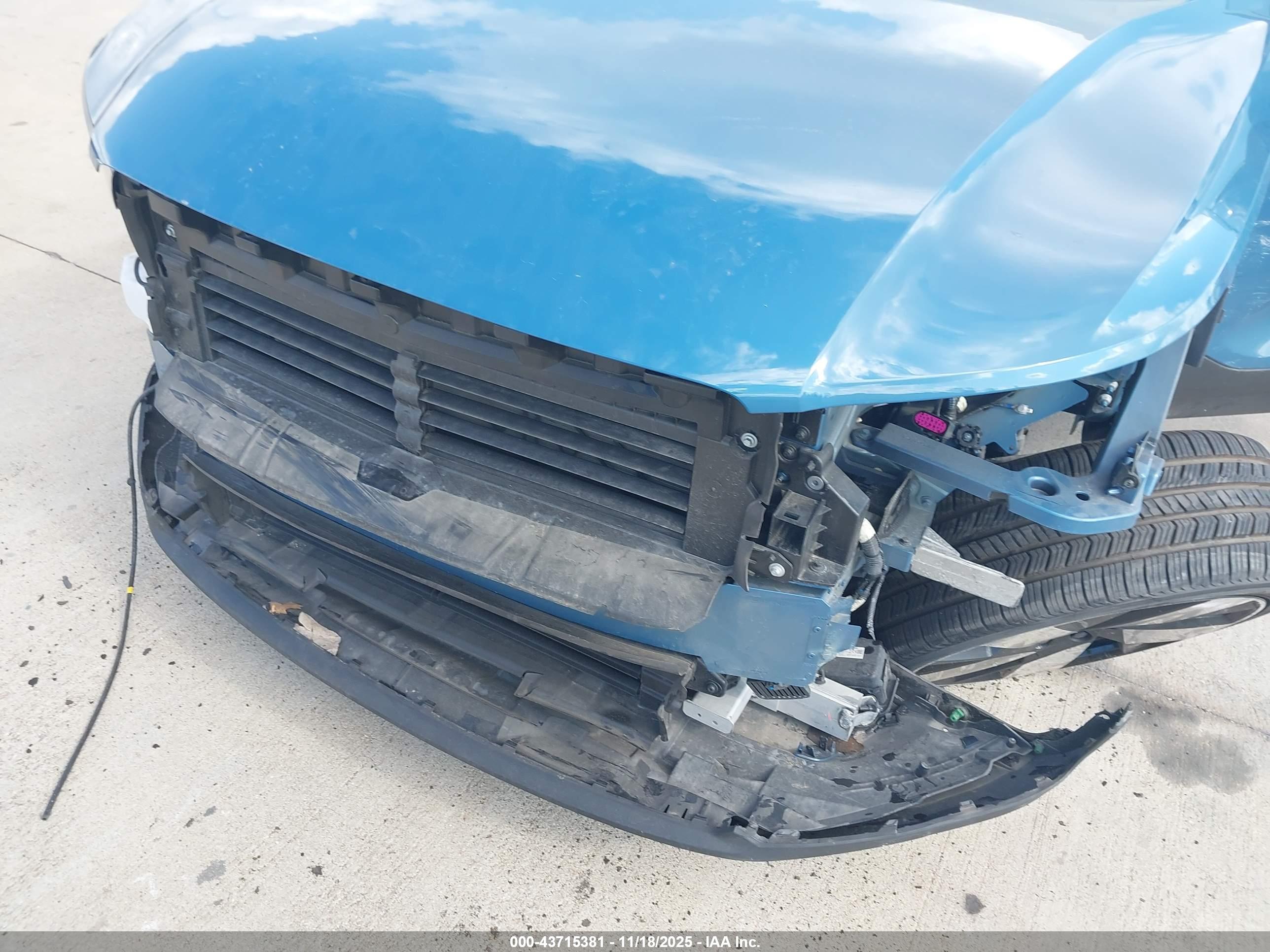 VOLVO C40 image 6