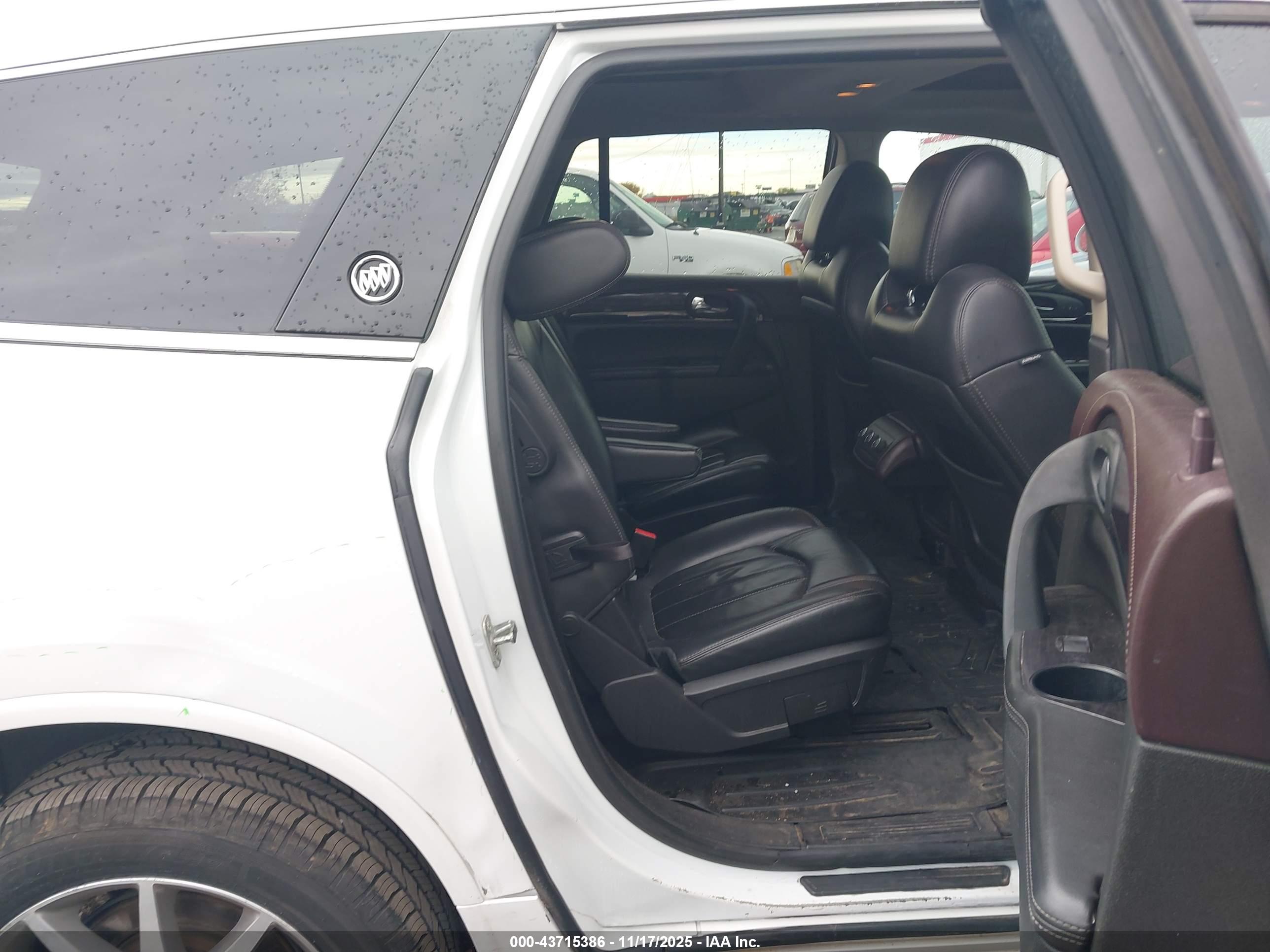 BUICK ENCLAVE image 8