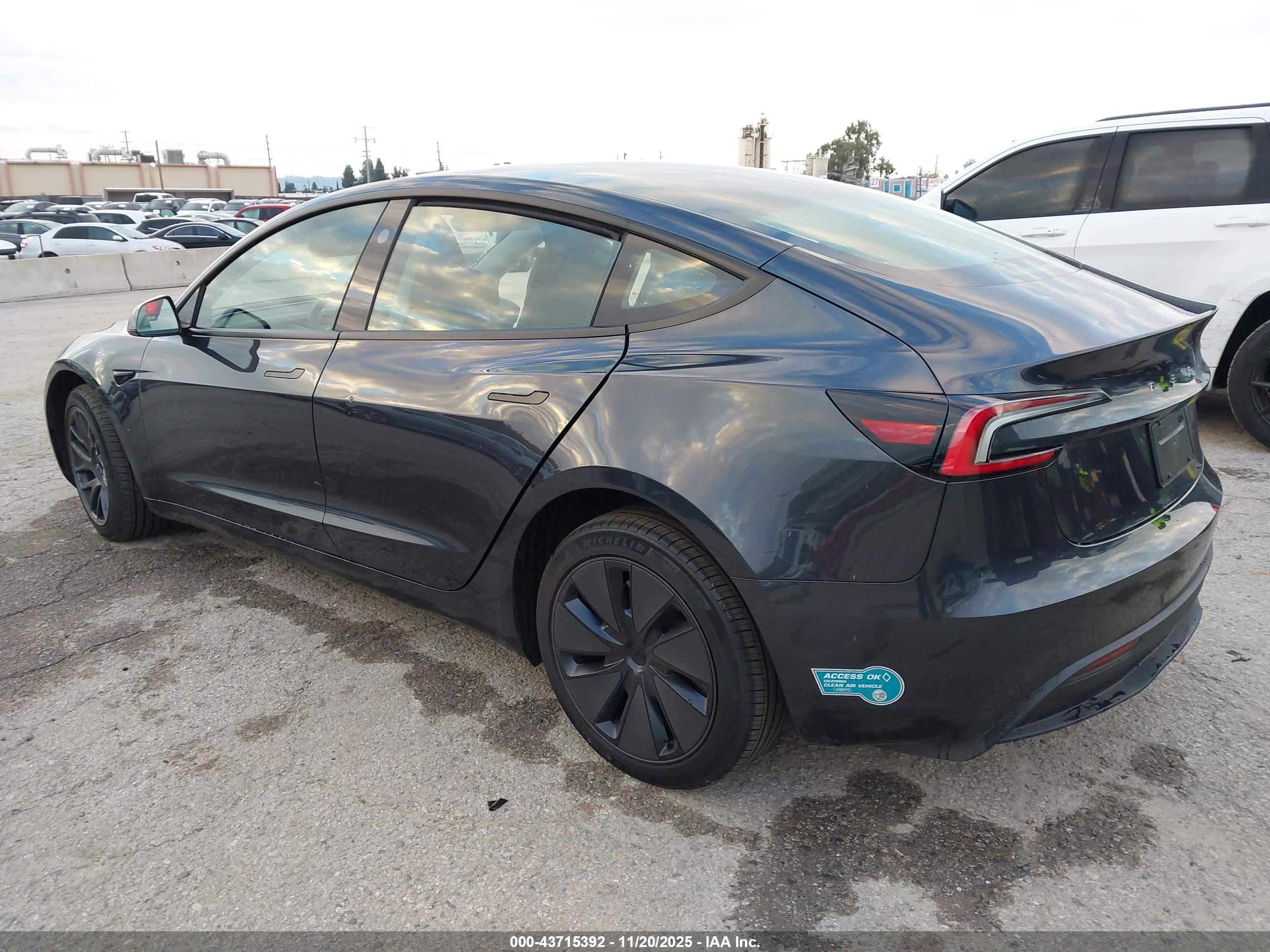 TESLA MODEL image 3