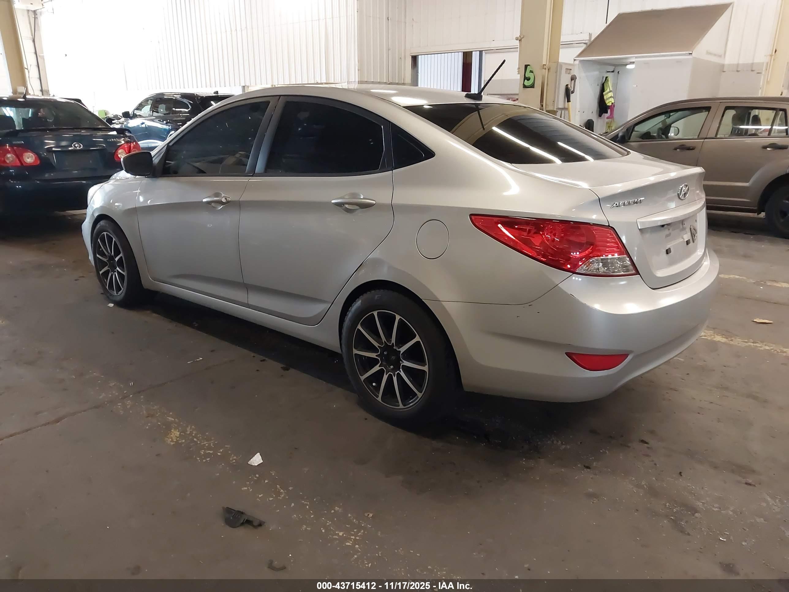 HYUNDAI ACCENT image 3