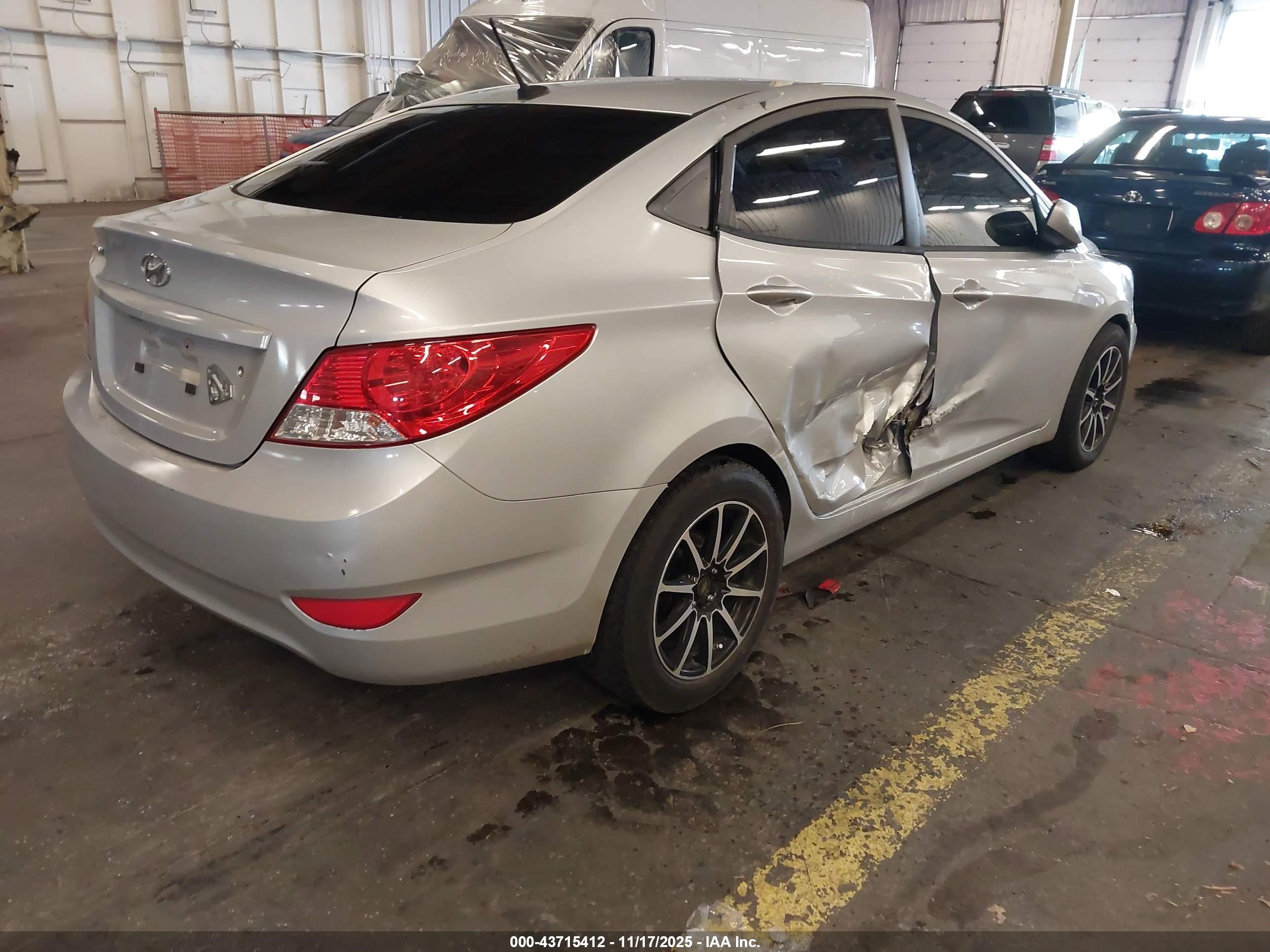 HYUNDAI ACCENT image 4