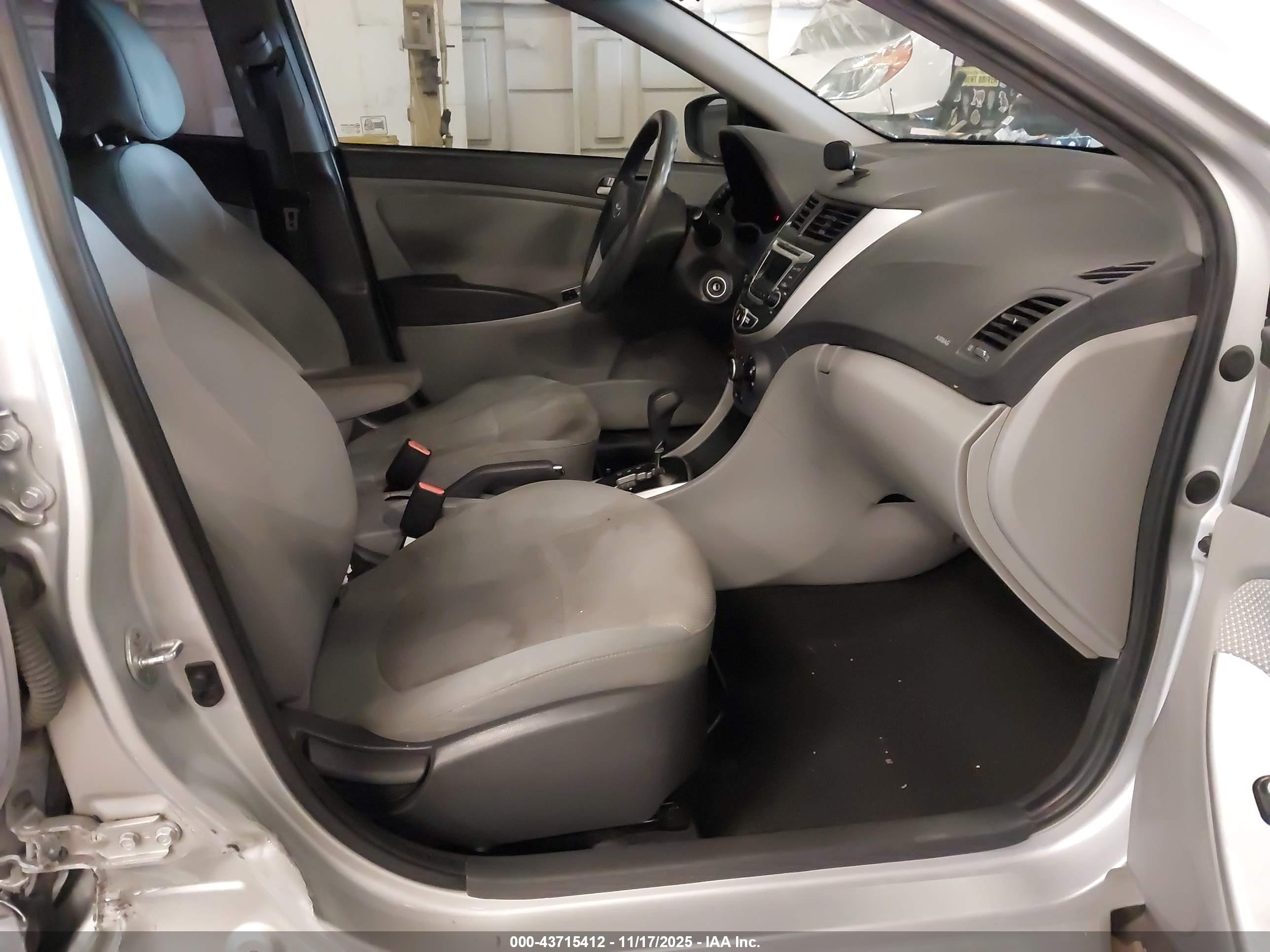 HYUNDAI ACCENT image 5
