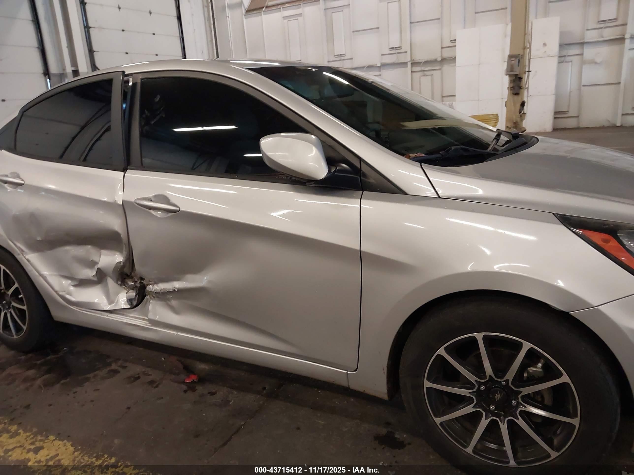 HYUNDAI ACCENT image 6