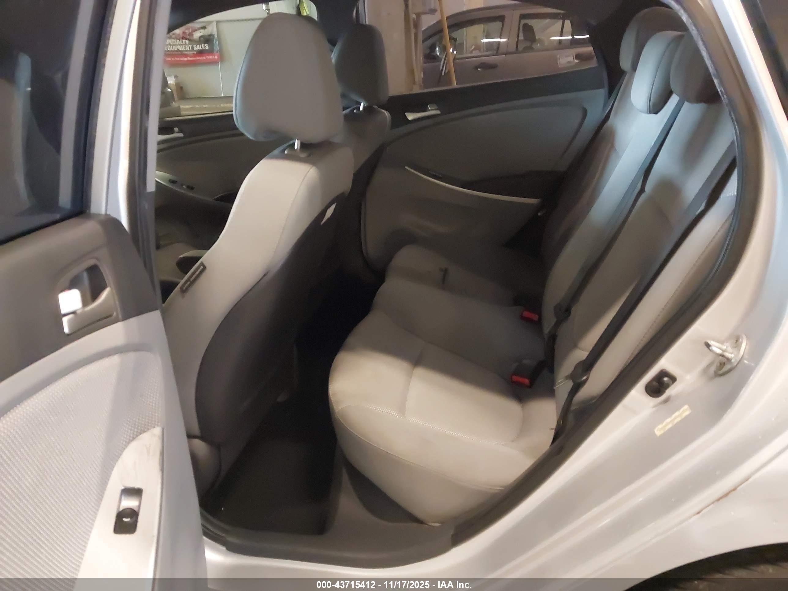 HYUNDAI ACCENT image 8