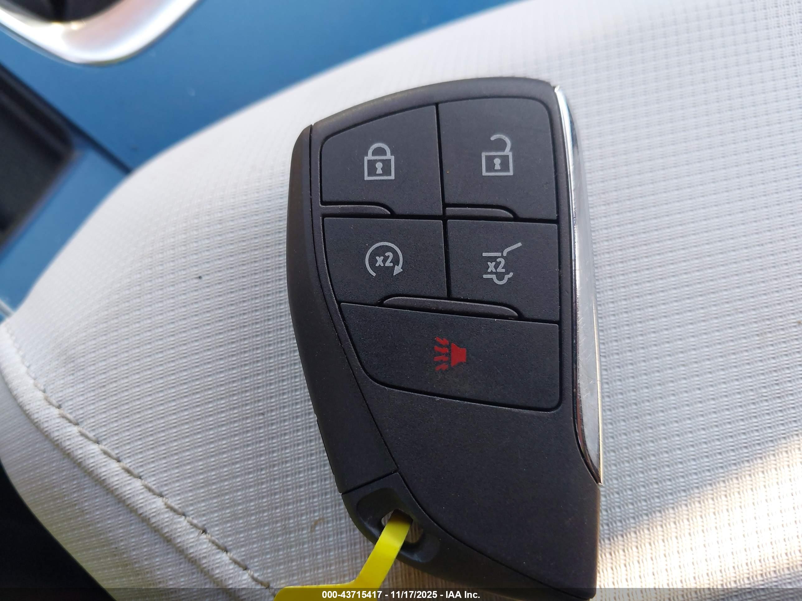CHEVROLET EQUINOX image 11