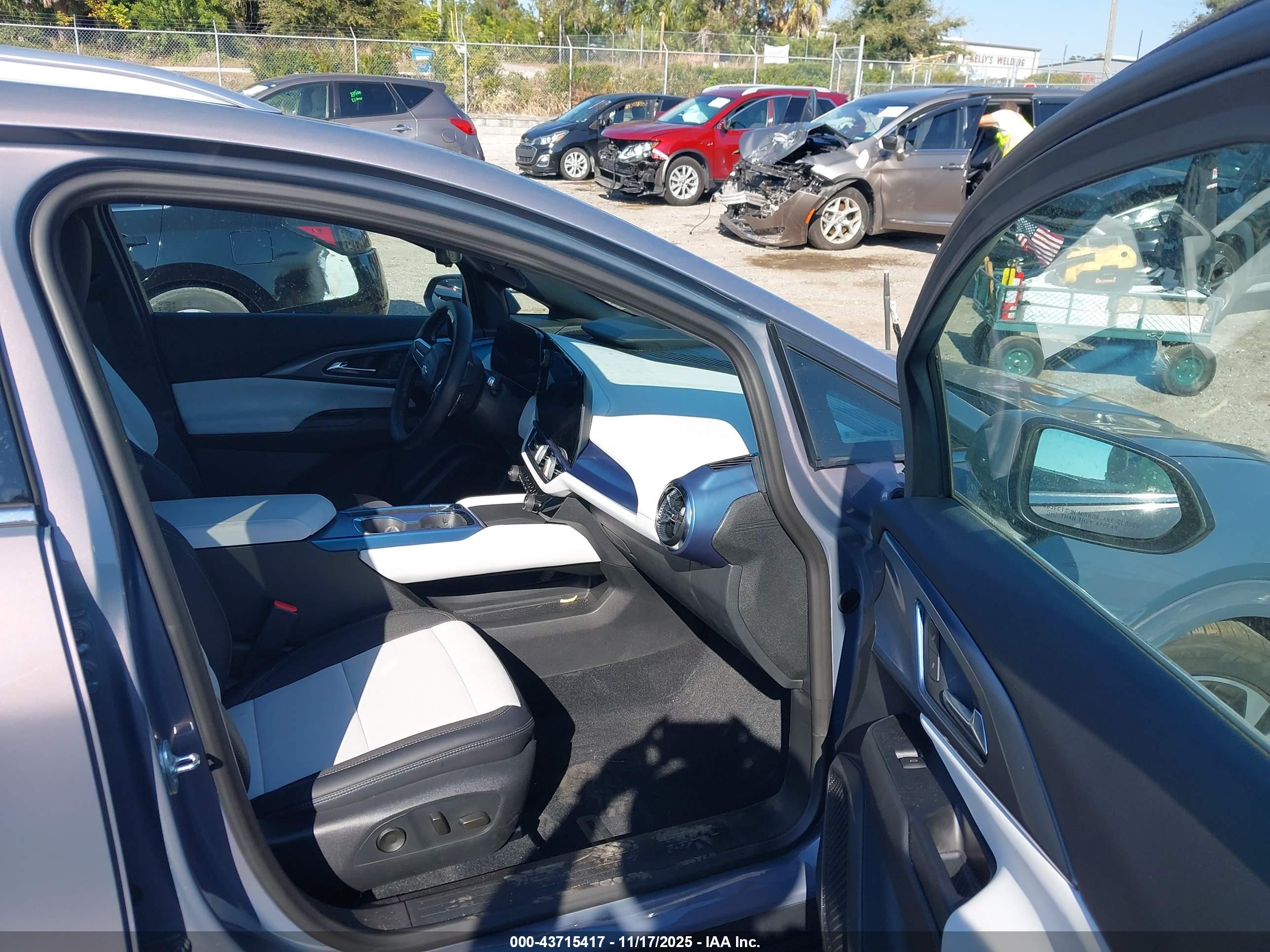 CHEVROLET EQUINOX image 5