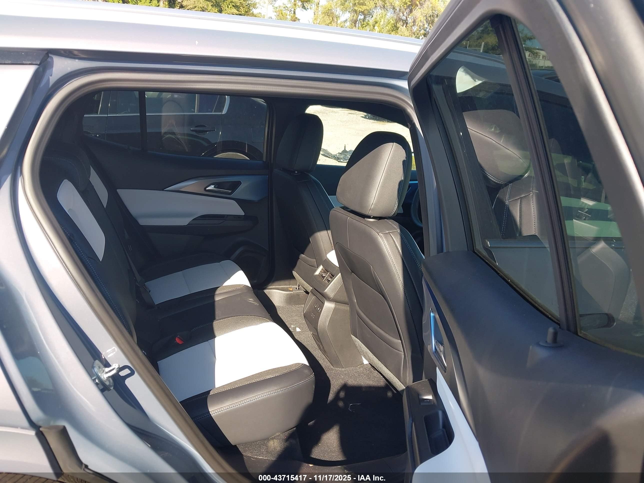 CHEVROLET EQUINOX image 8