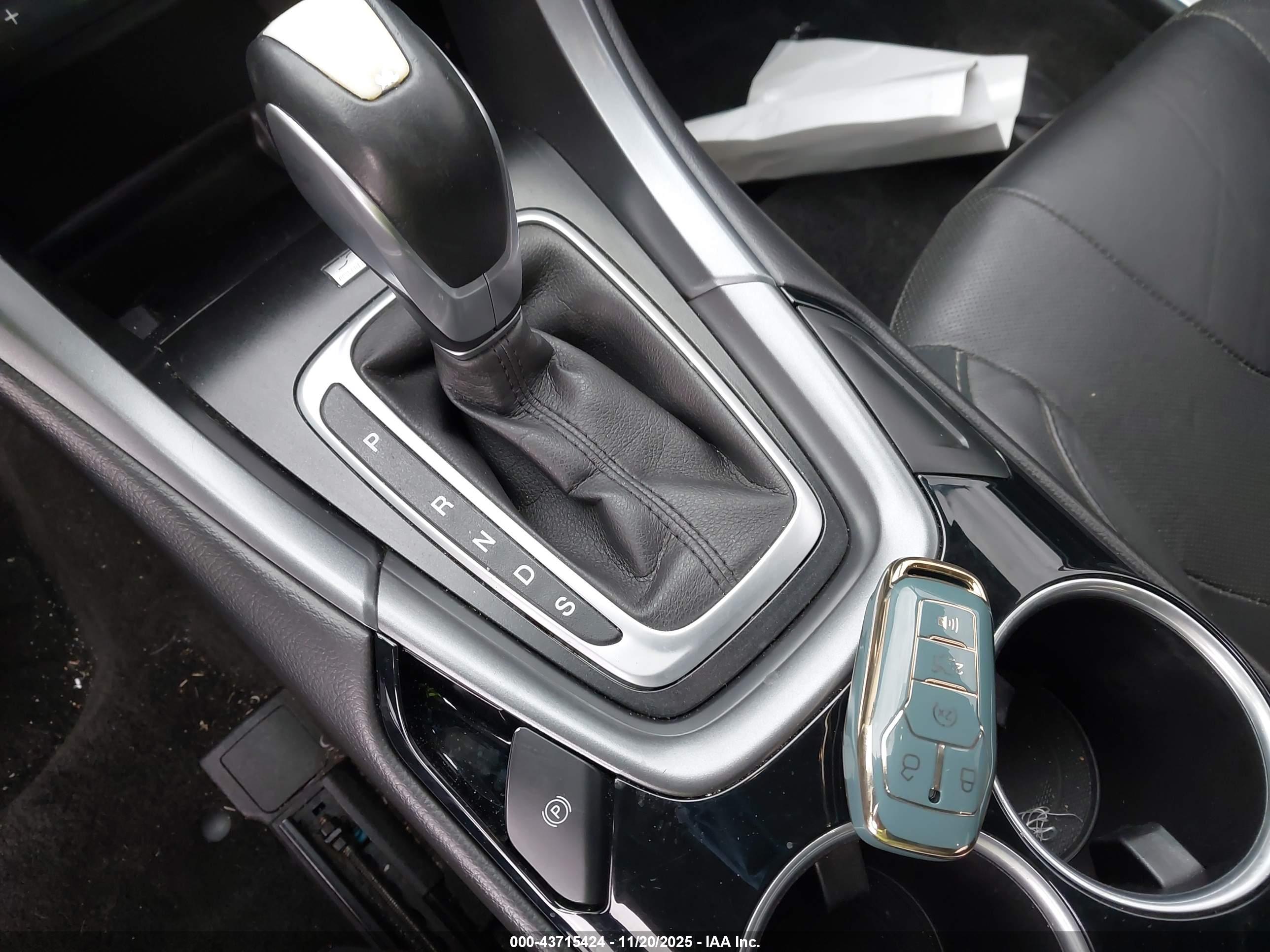 FORD FUSION image 11