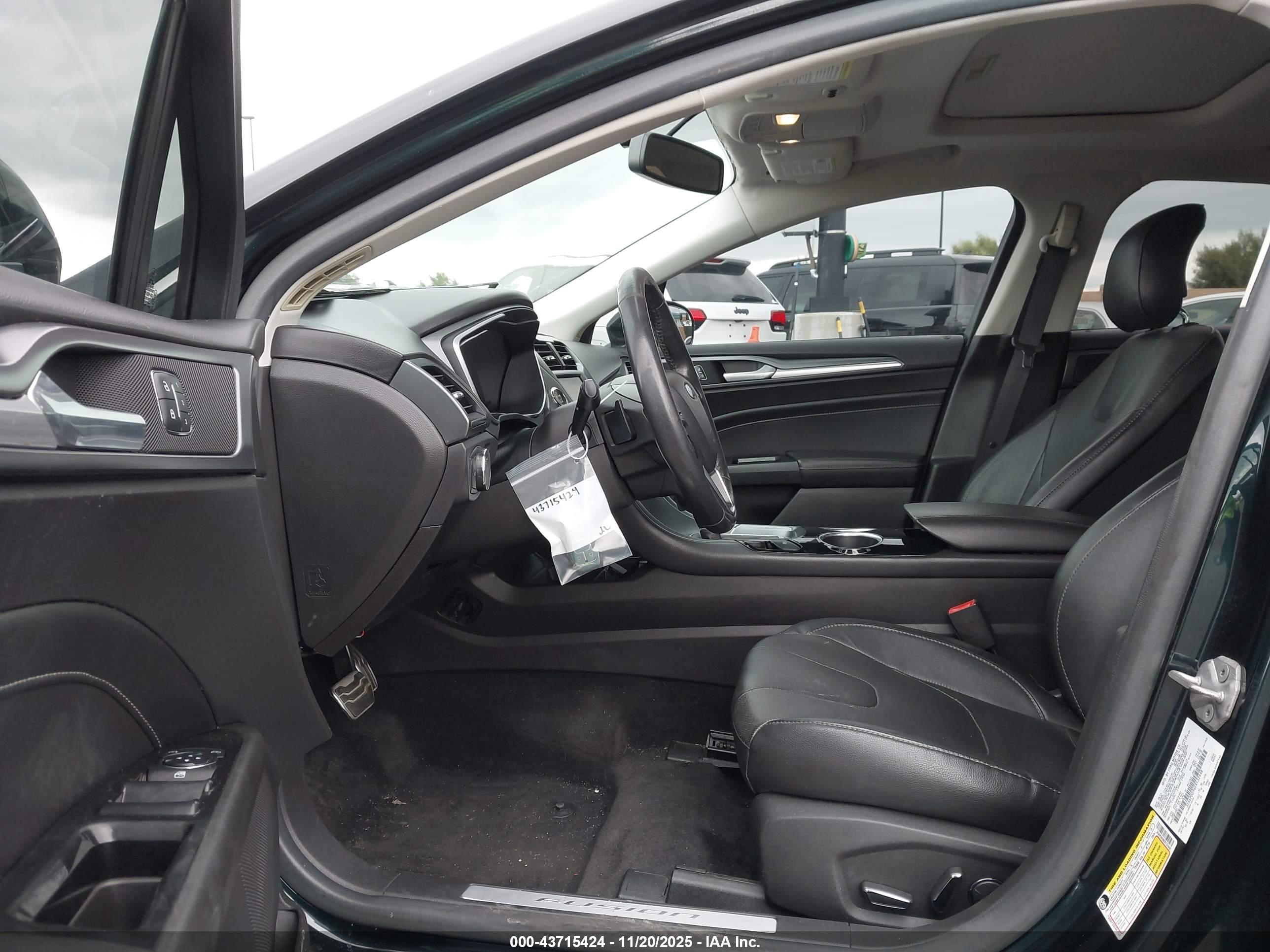 FORD FUSION image 5