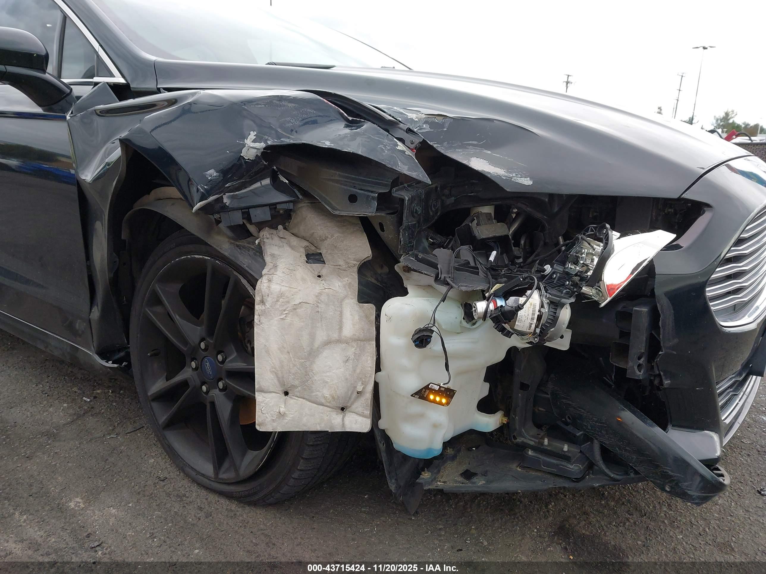 FORD FUSION image 6