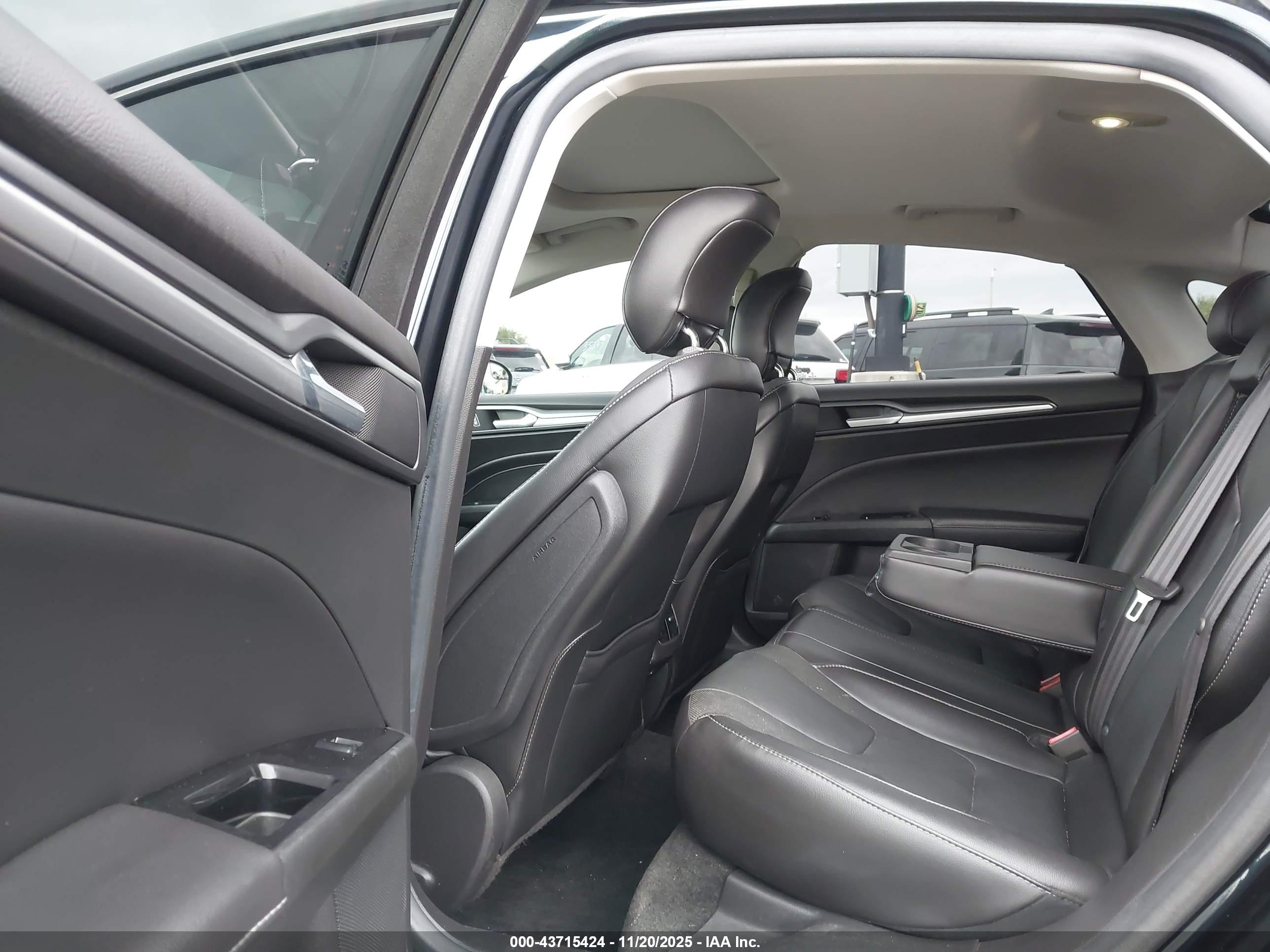 FORD FUSION image 8