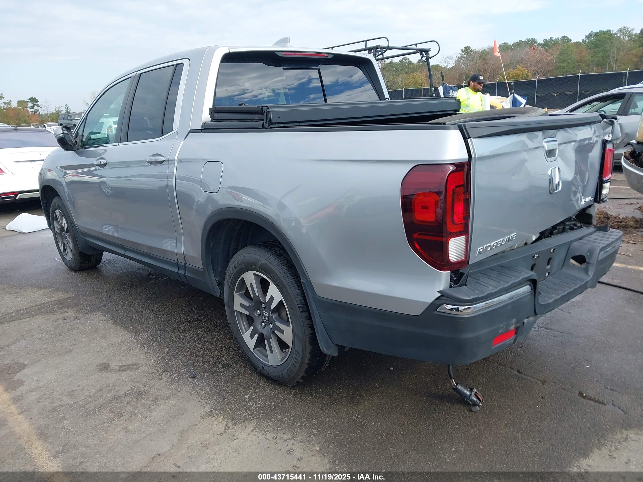 HONDA RIDGELINE image 3