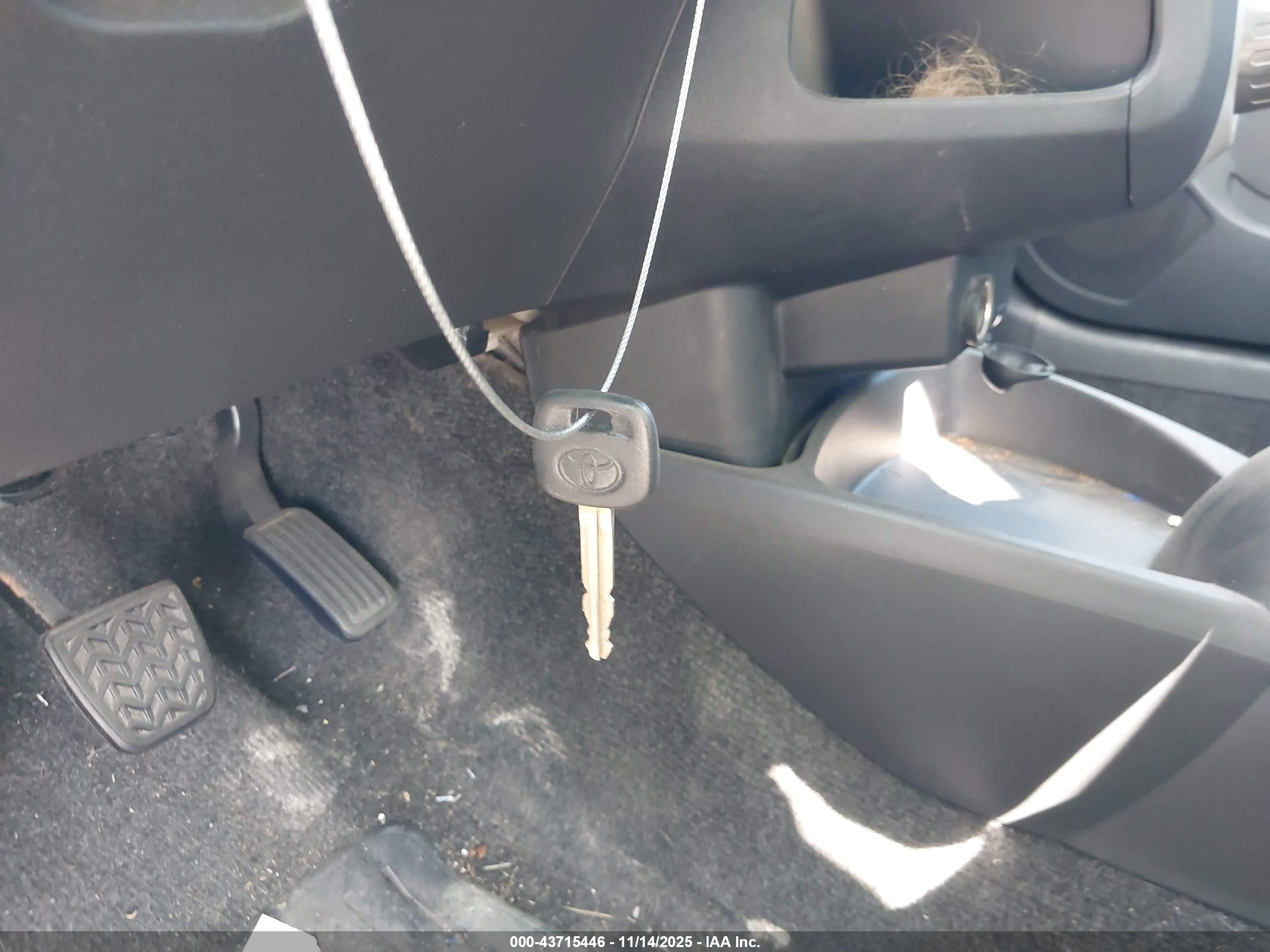 TOYOTA YARIS image 11