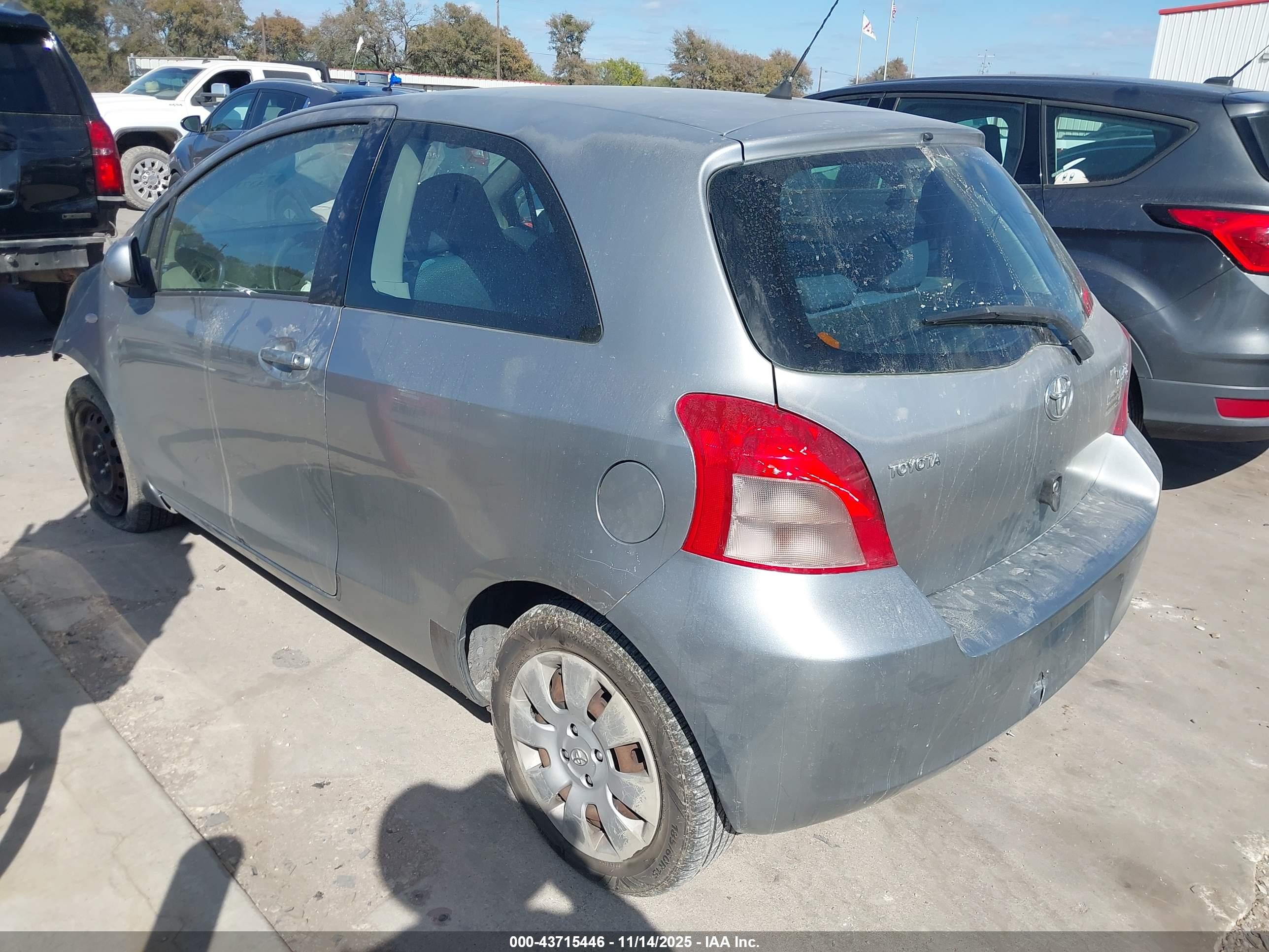 TOYOTA YARIS image 3