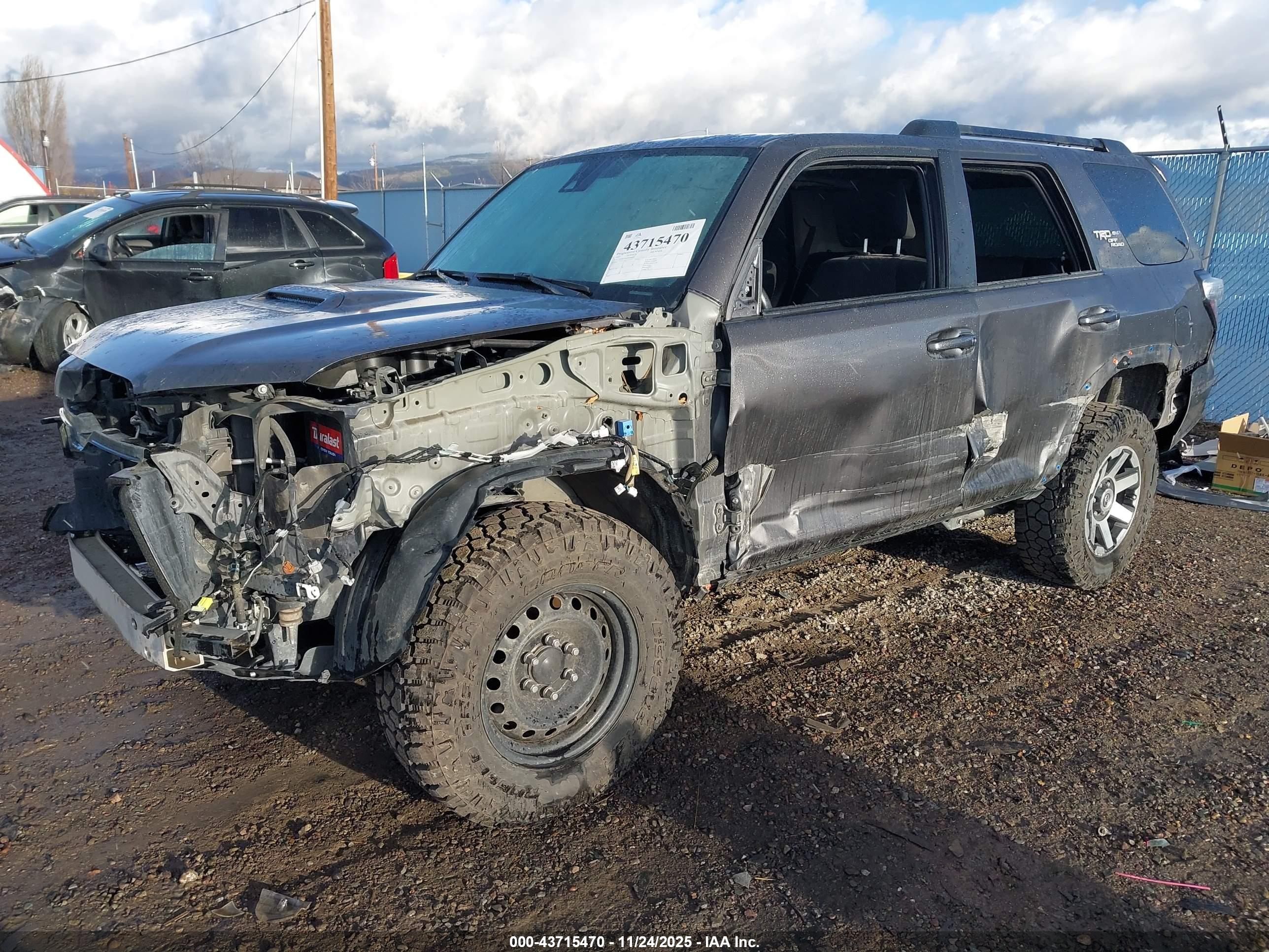 TOYOTA 4RUNNER image 2