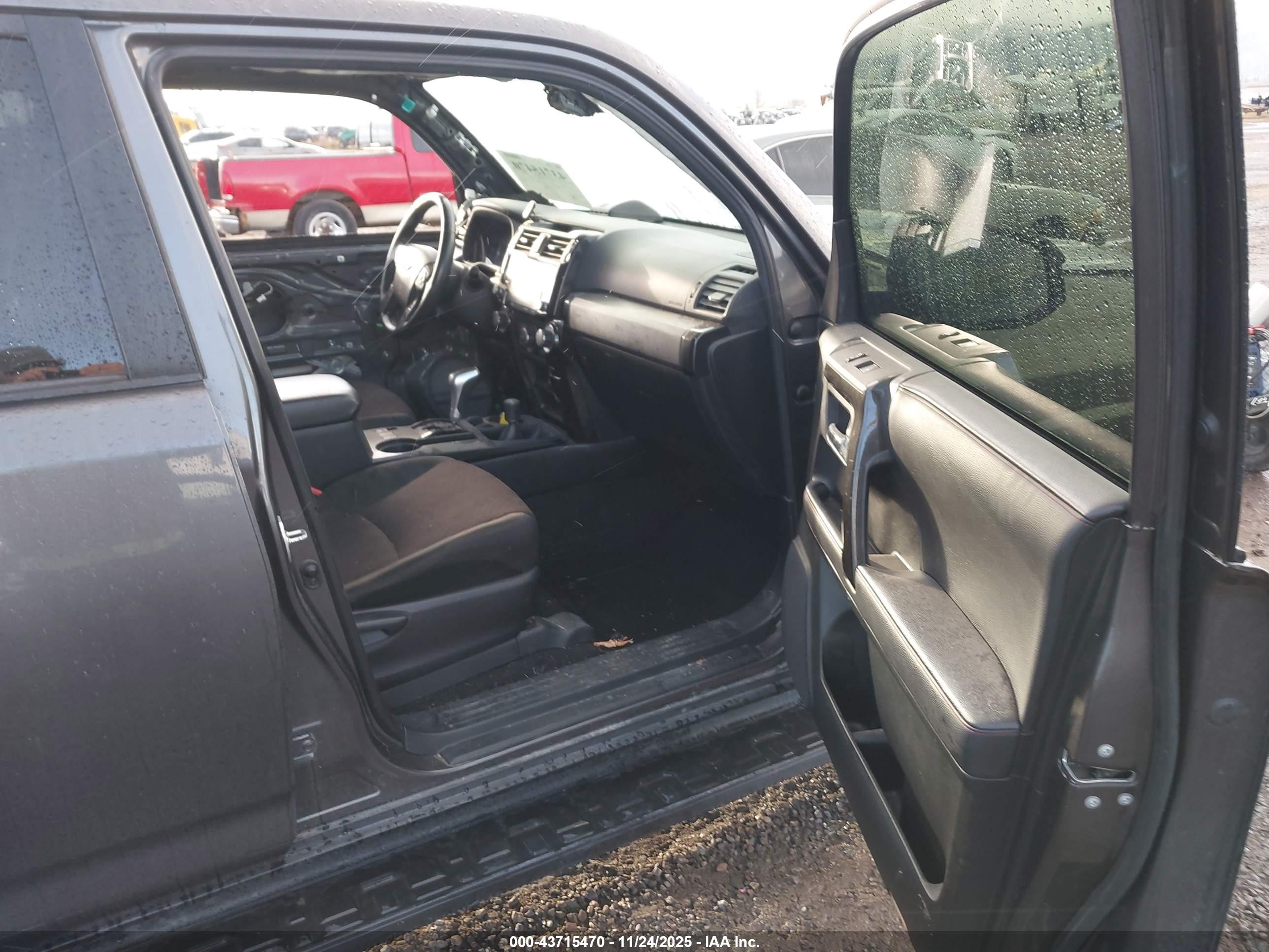 TOYOTA 4RUNNER image 5