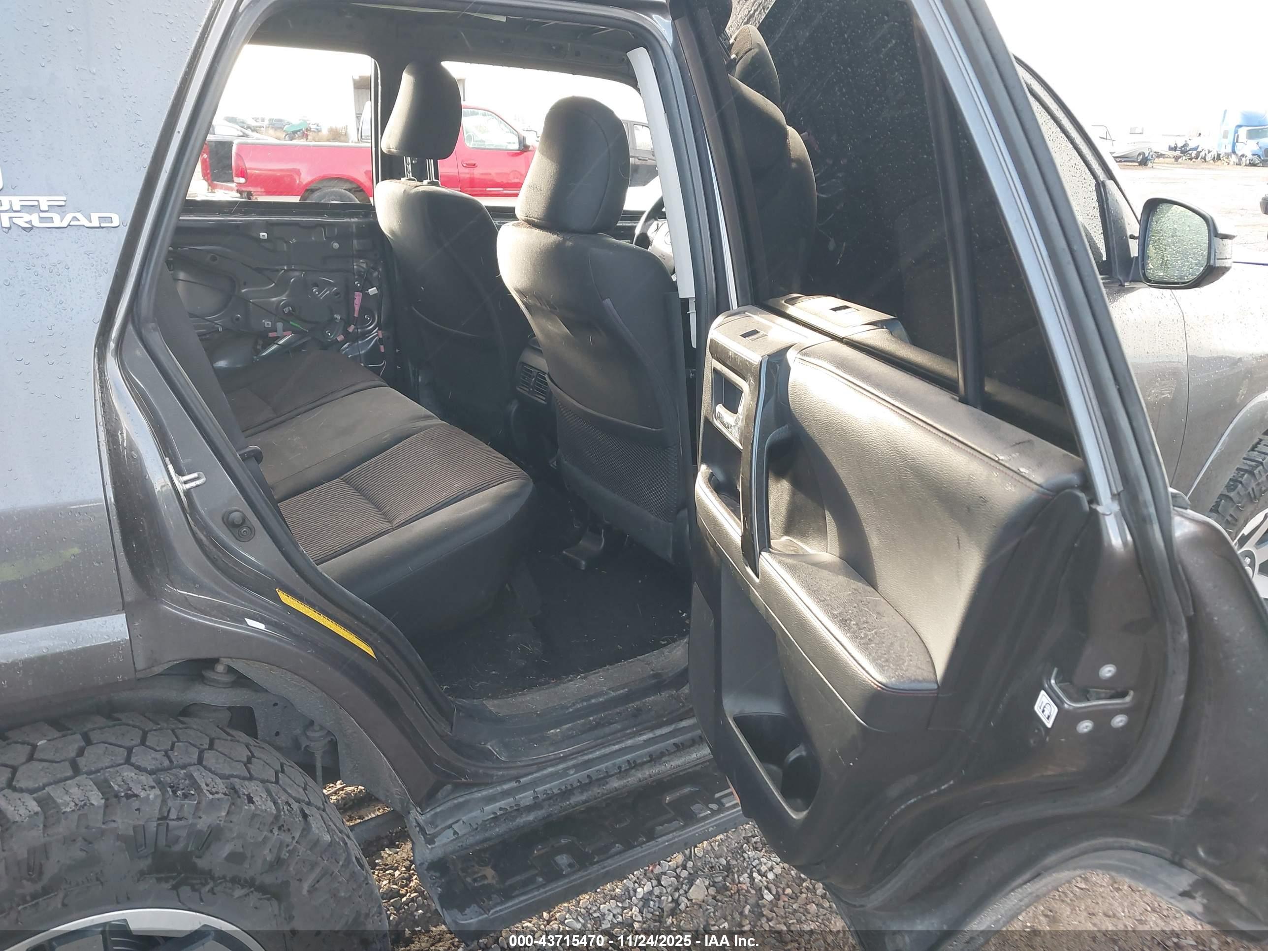 TOYOTA 4RUNNER image 8