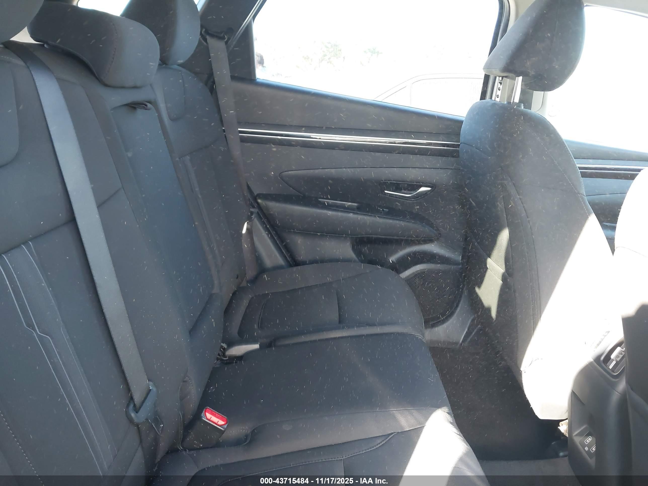 HYUNDAI TUCSON image 8