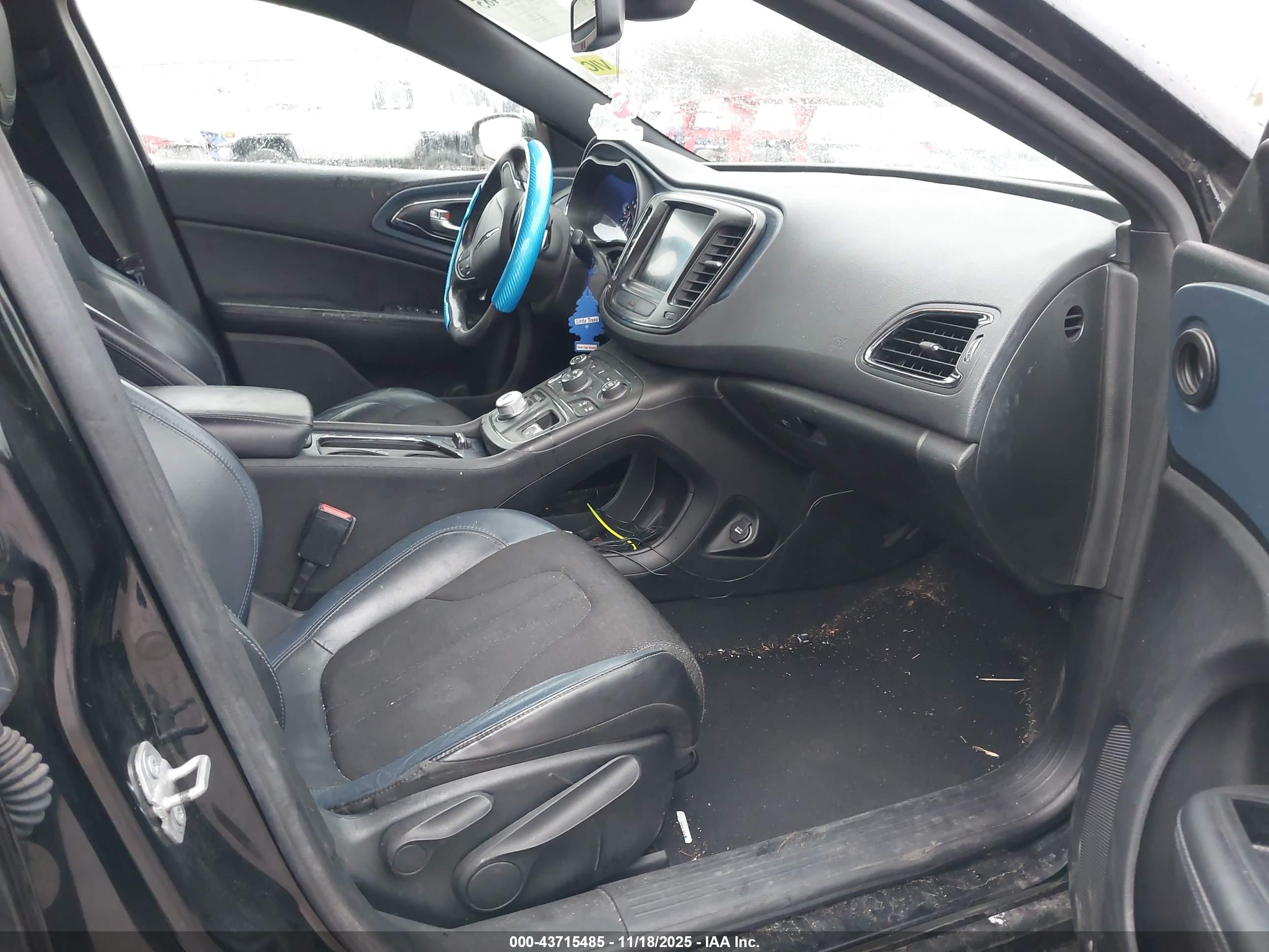 CHRYSLER 200 image 5