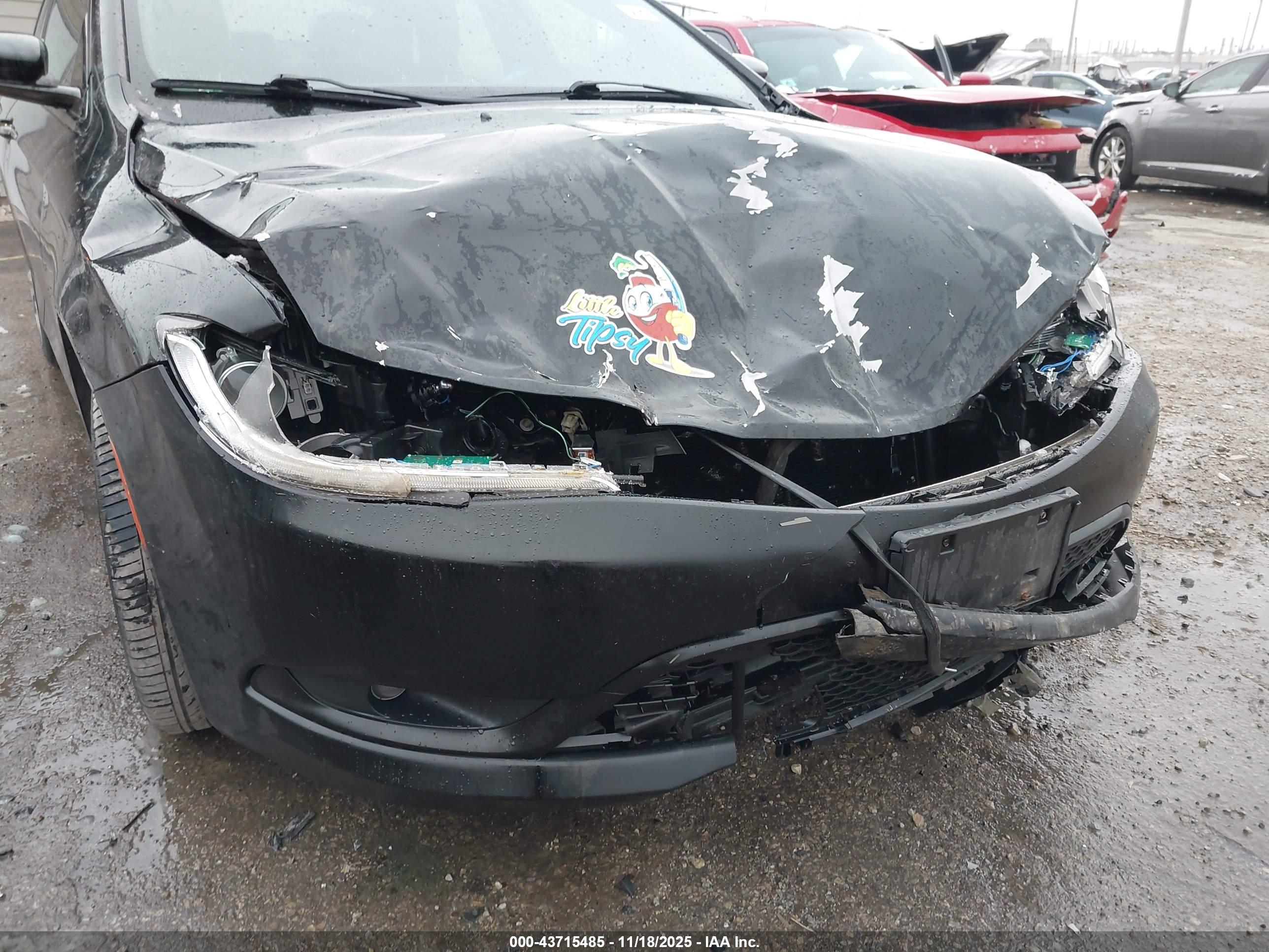 CHRYSLER 200 image 6