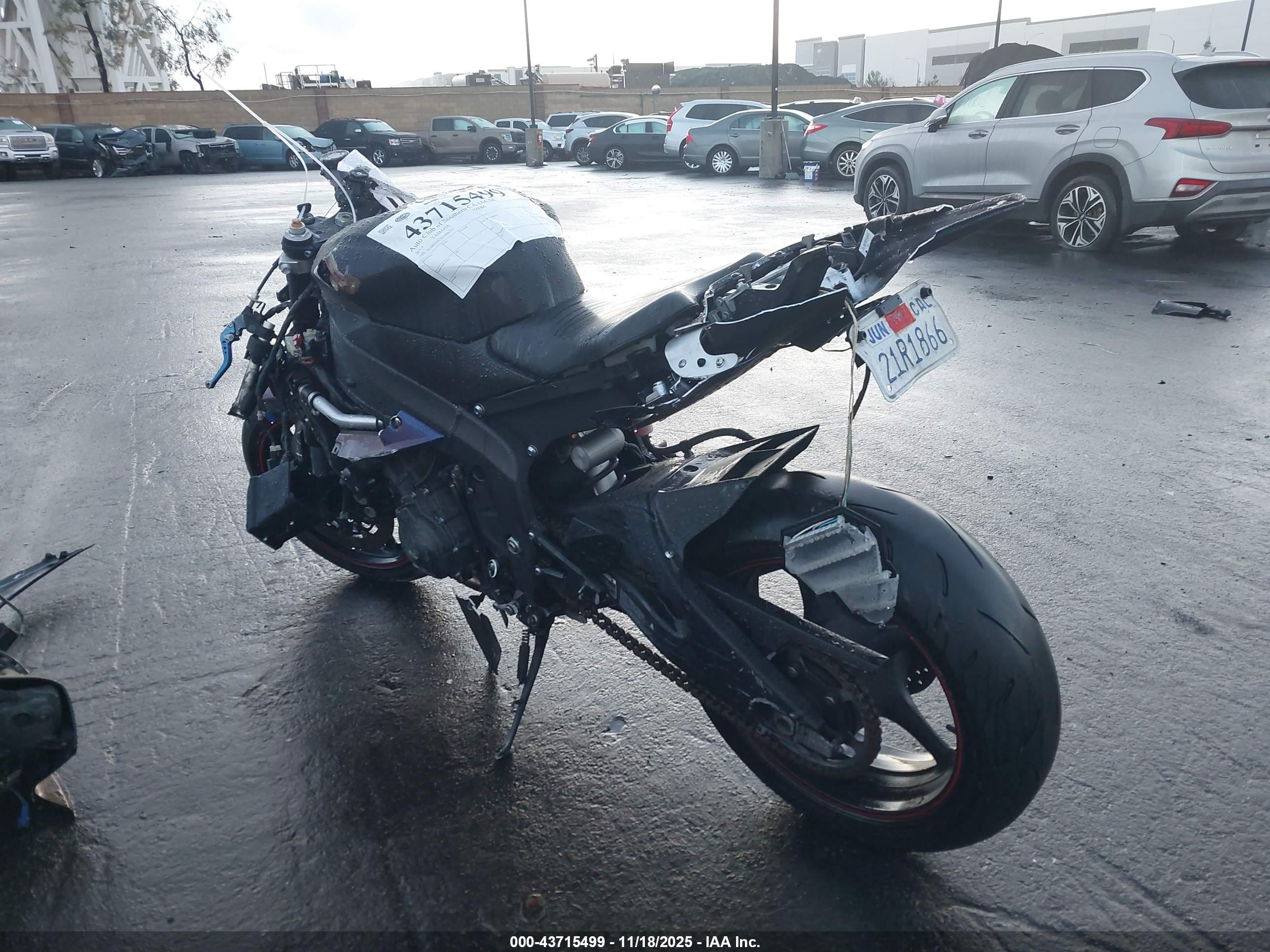 YAMAHA YZFR6 image 3