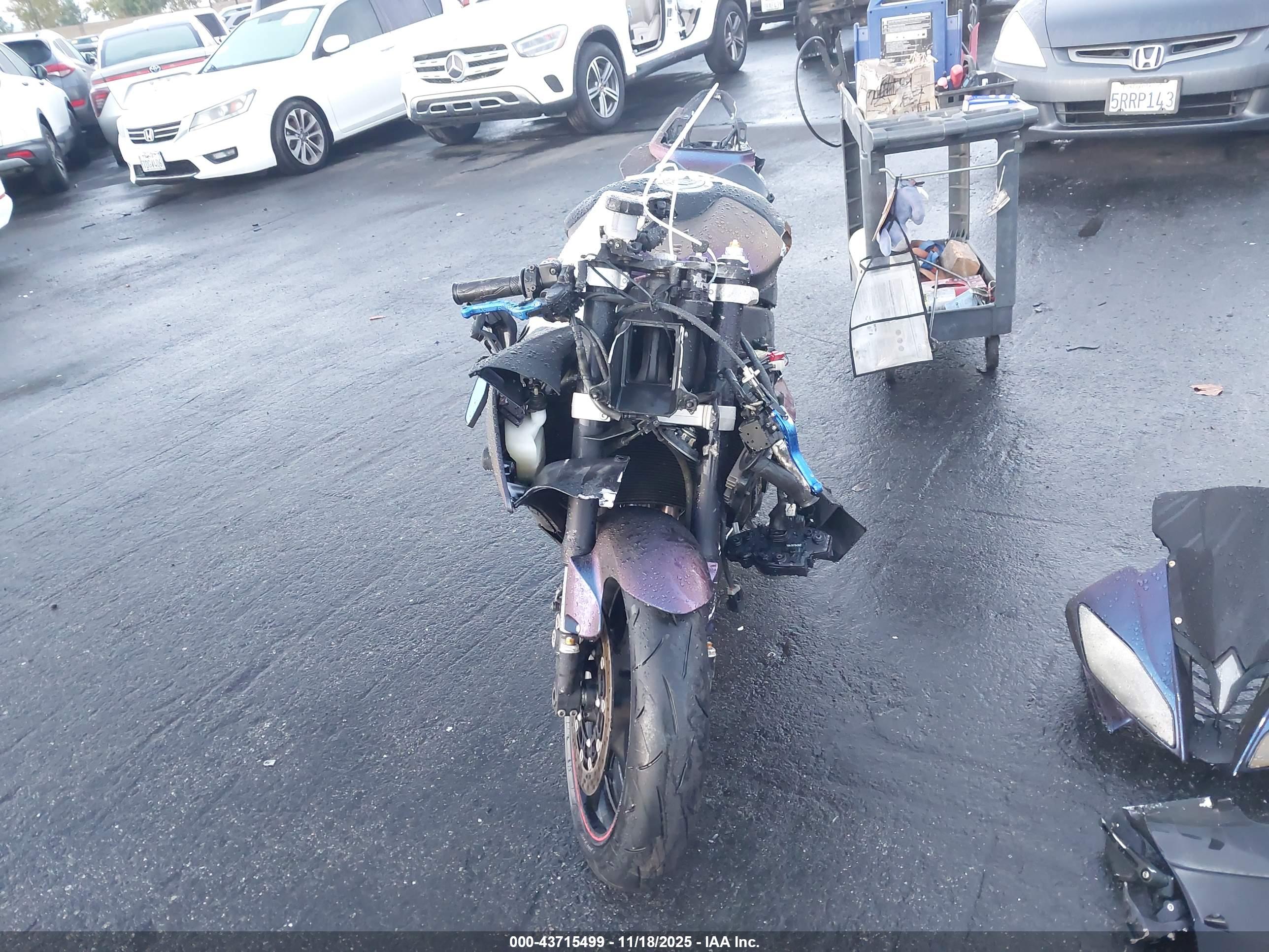 YAMAHA YZFR6 image 5