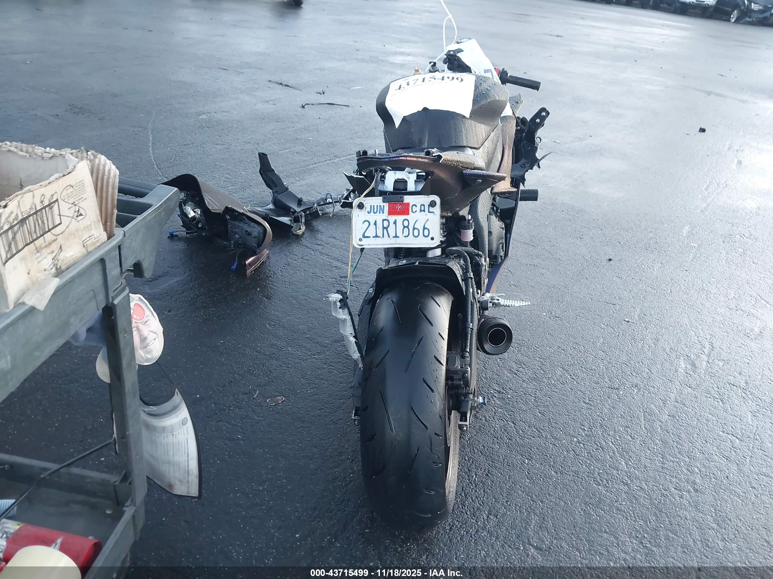 YAMAHA YZFR6 image 6