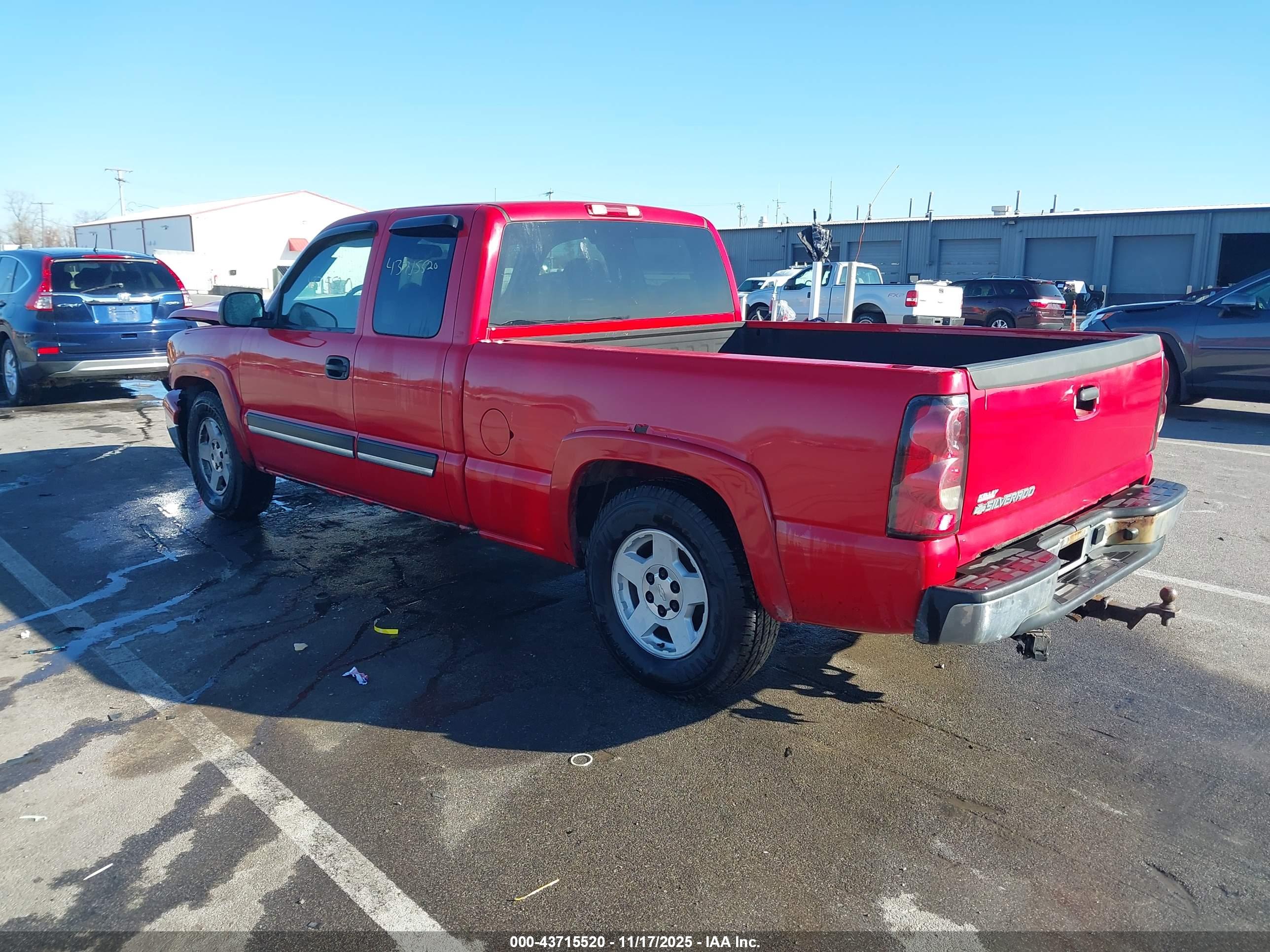 CHEVROLET SILVERADO image 3