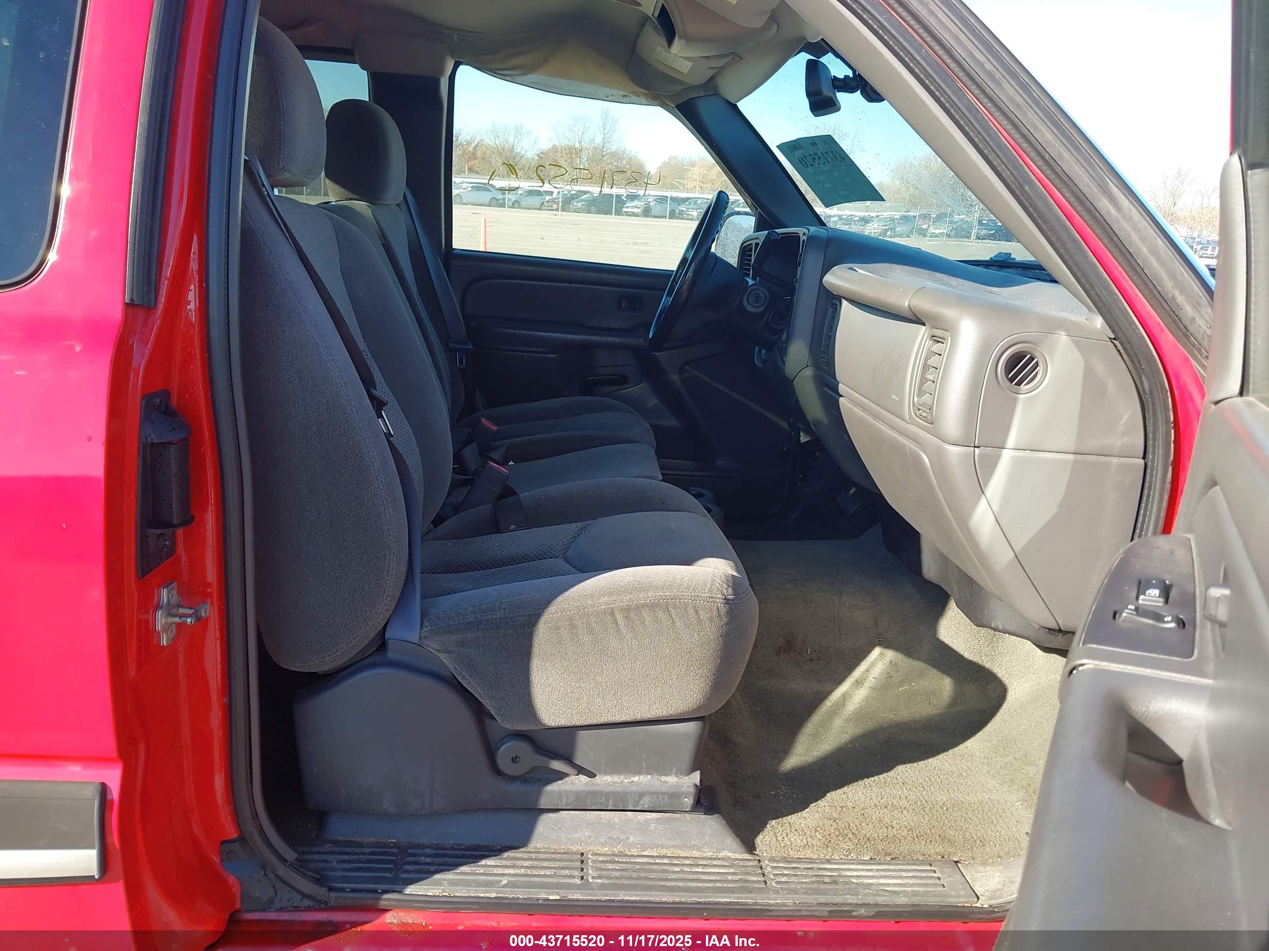 CHEVROLET SILVERADO image 5