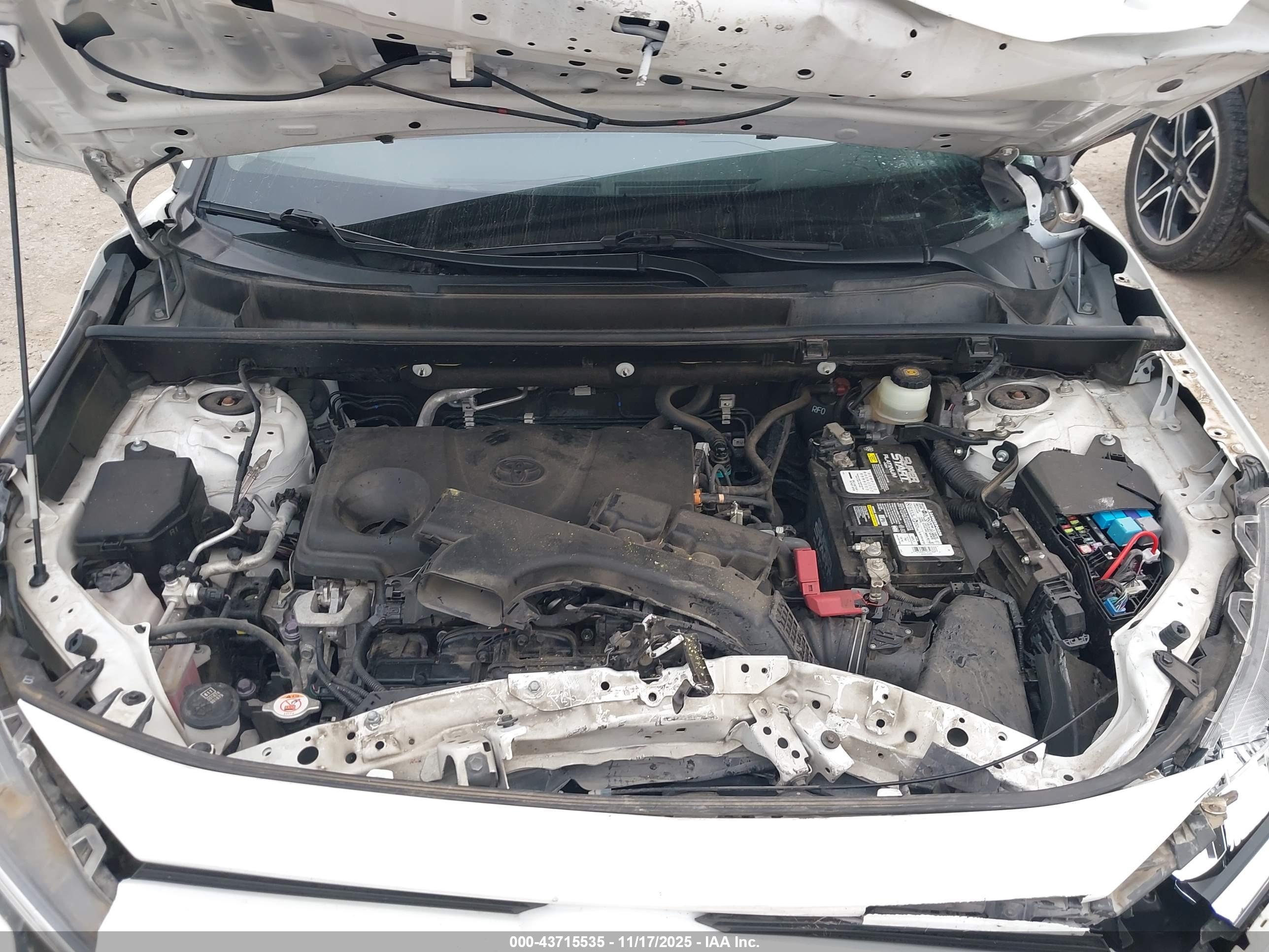 TOYOTA RAV4 image 10